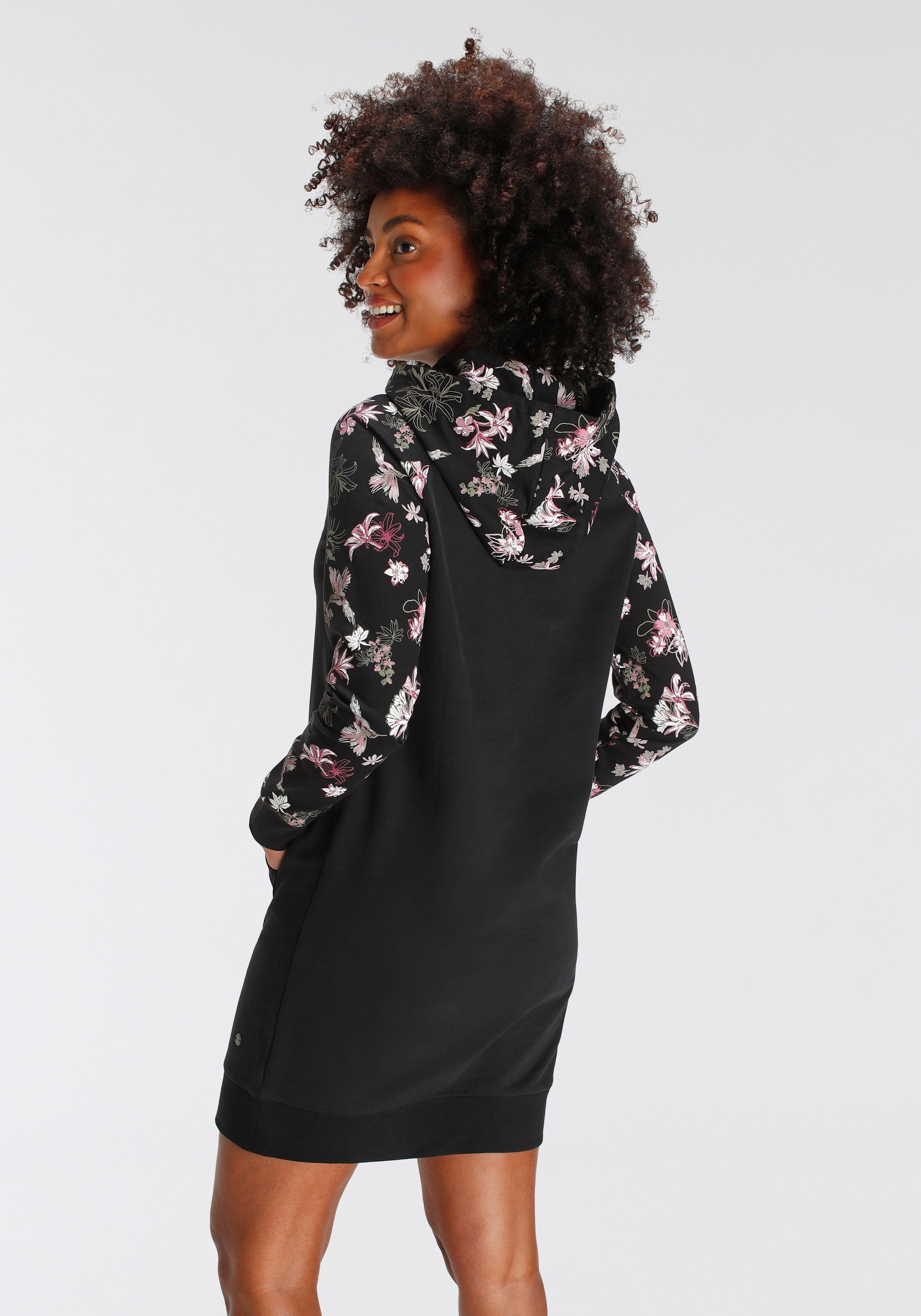 KangaROOS Sweatkleid knielang, figurumspielend, aus angerauter Sweatware, mit Kapuze