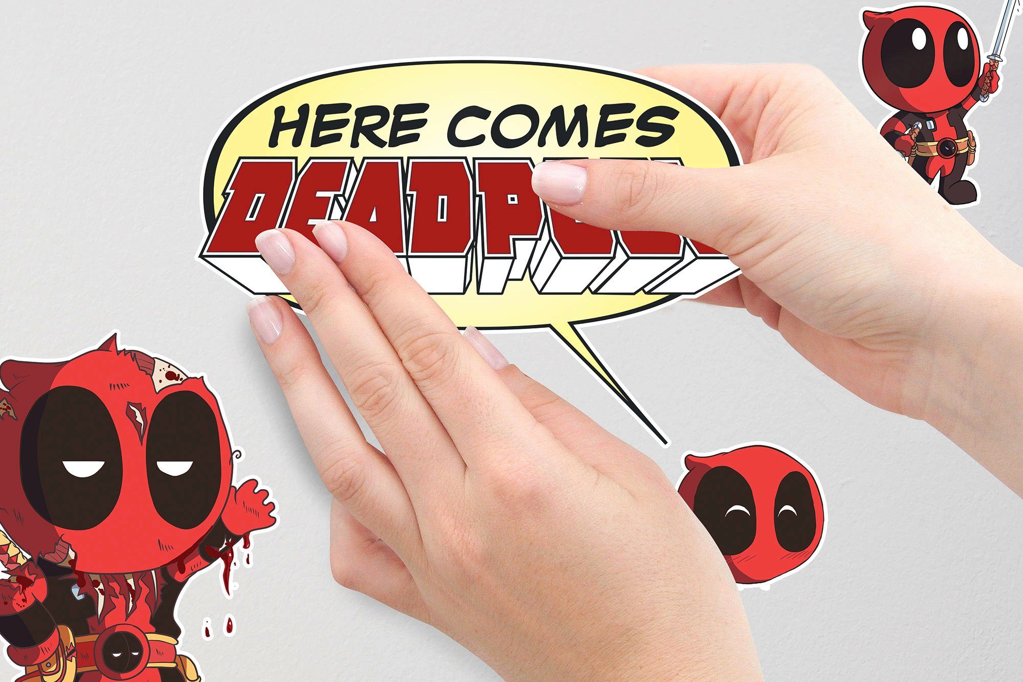 Komar Wandtattoo Deadpool Cute - Größe 50 x 70 cm (12 St), selbstklebend, Wandsticker, Kinderzimmer