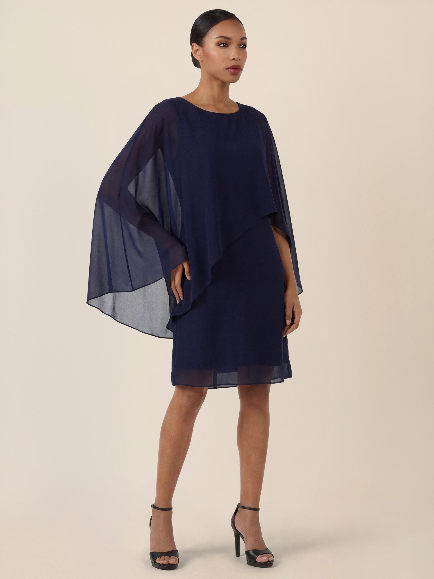 Apart Chiffonkleid mit Volantärmeln