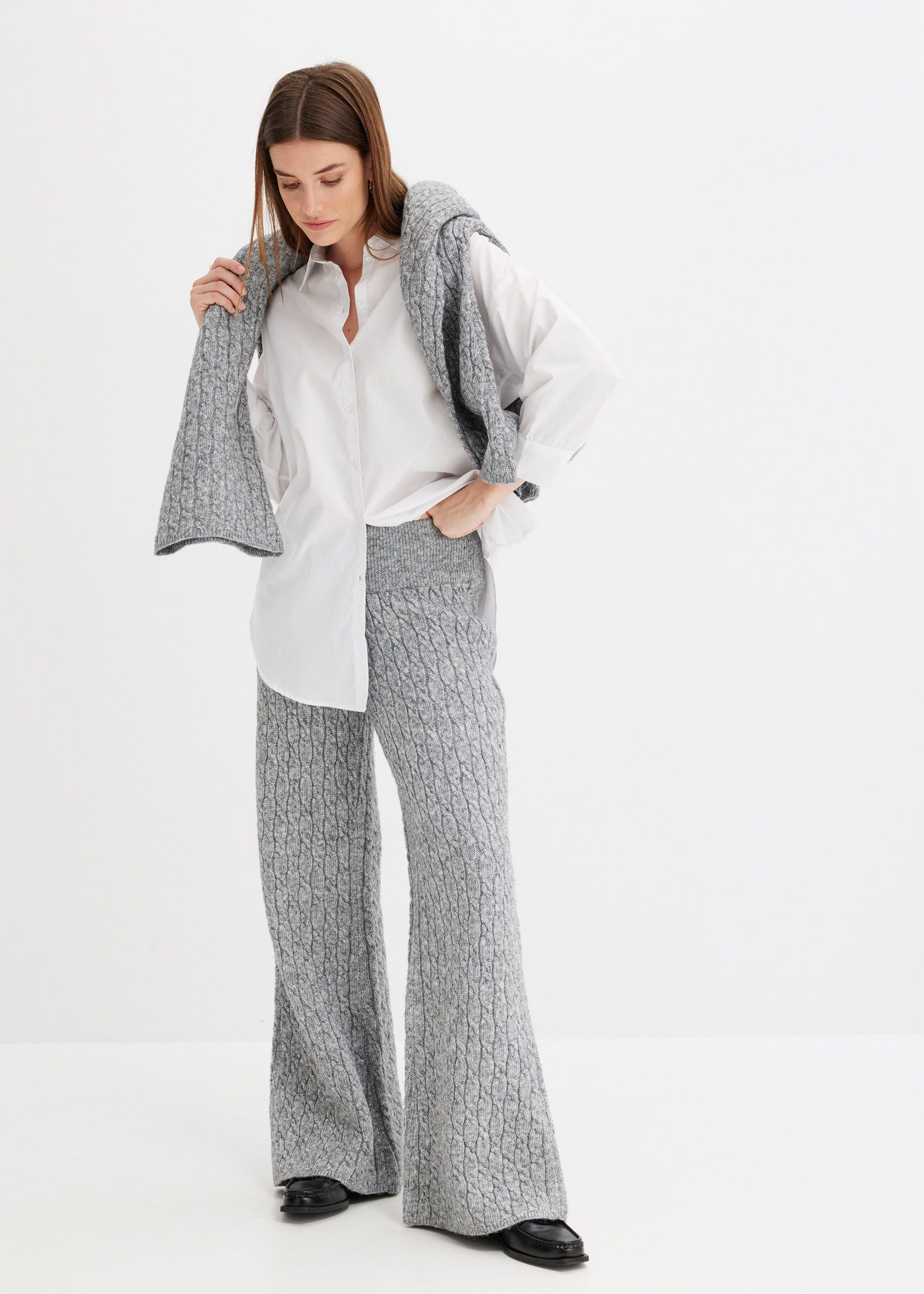 bonprix Stoffhose aus Polyester und Wolle, Loose Fit, weite Beinform, mit Zopfmuster
