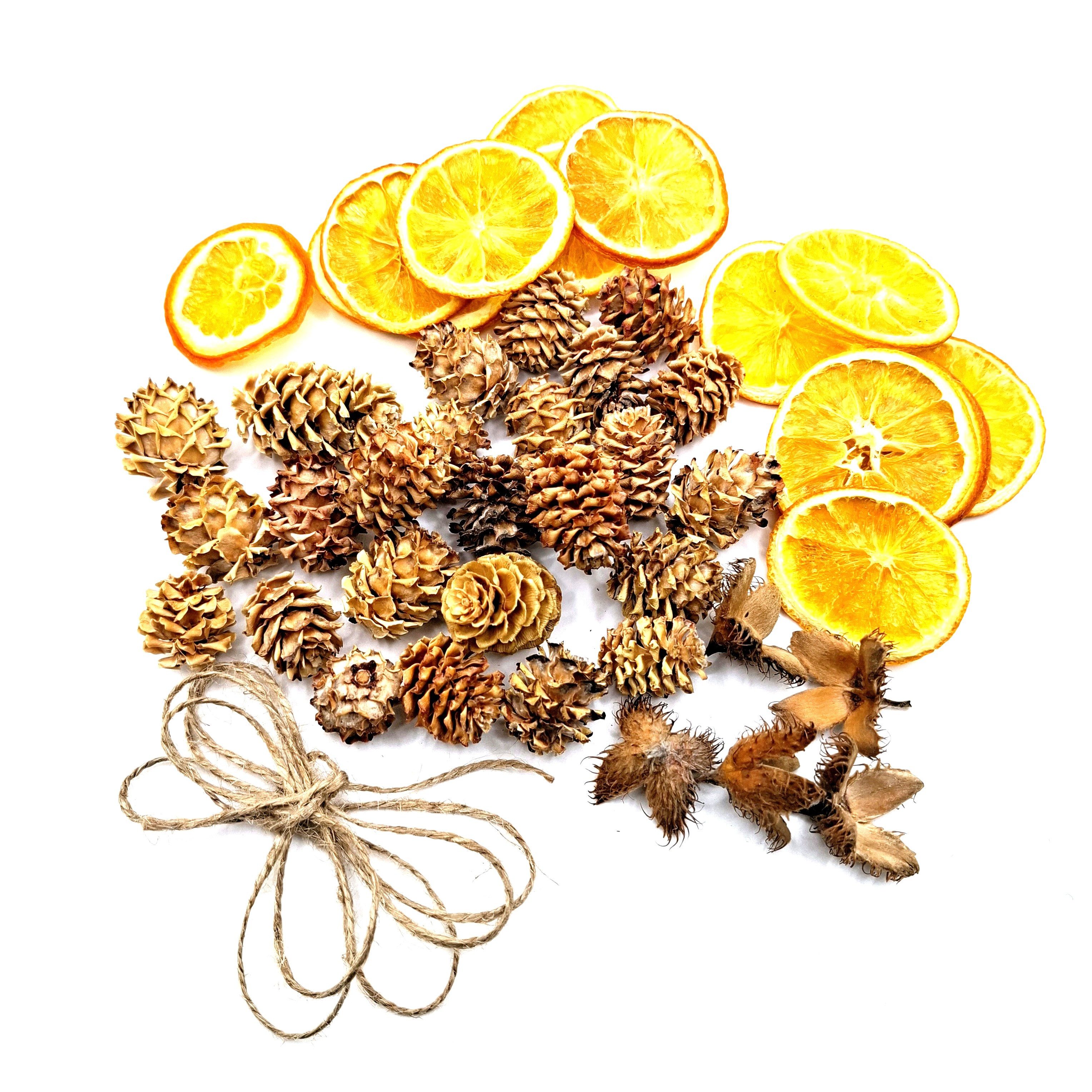 meytrade Kreativset Bastelset Herbst/Winter getrocknete Orangen Weihnachten DIY Naturdeko, 45 Teile aus getrockneten Orangen, Bucheckern, Minizapfen und Juteband