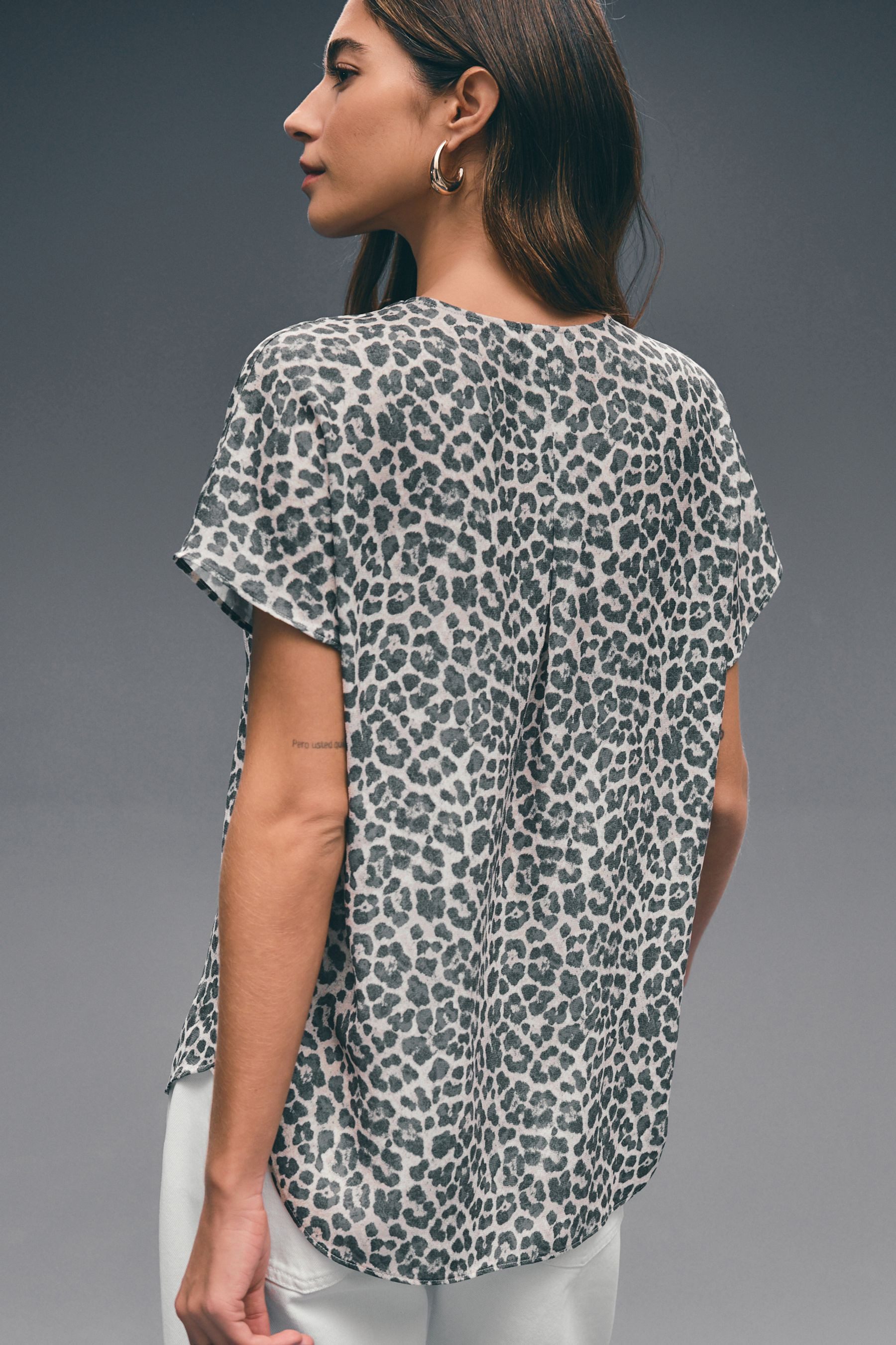 Next Kurzarmbluse Relaxed Fit Schlupfbluse mit V-Ausschnitt (1-tlg) günstig online kaufen