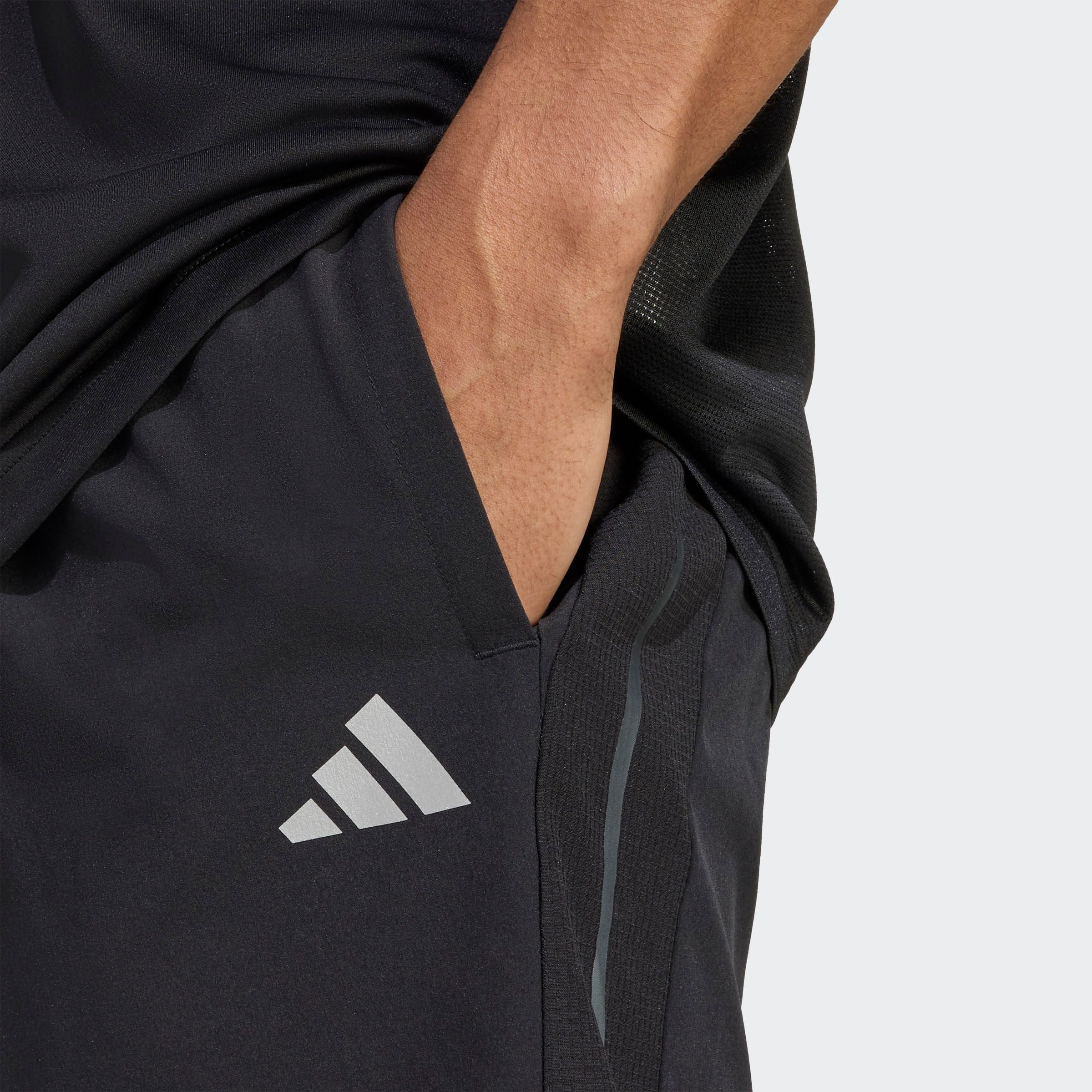 adidas Performance Shorts TECH APP GFXSHO aus weichem Stretchmaterial, mit Mesh-Belüftungseinsatz