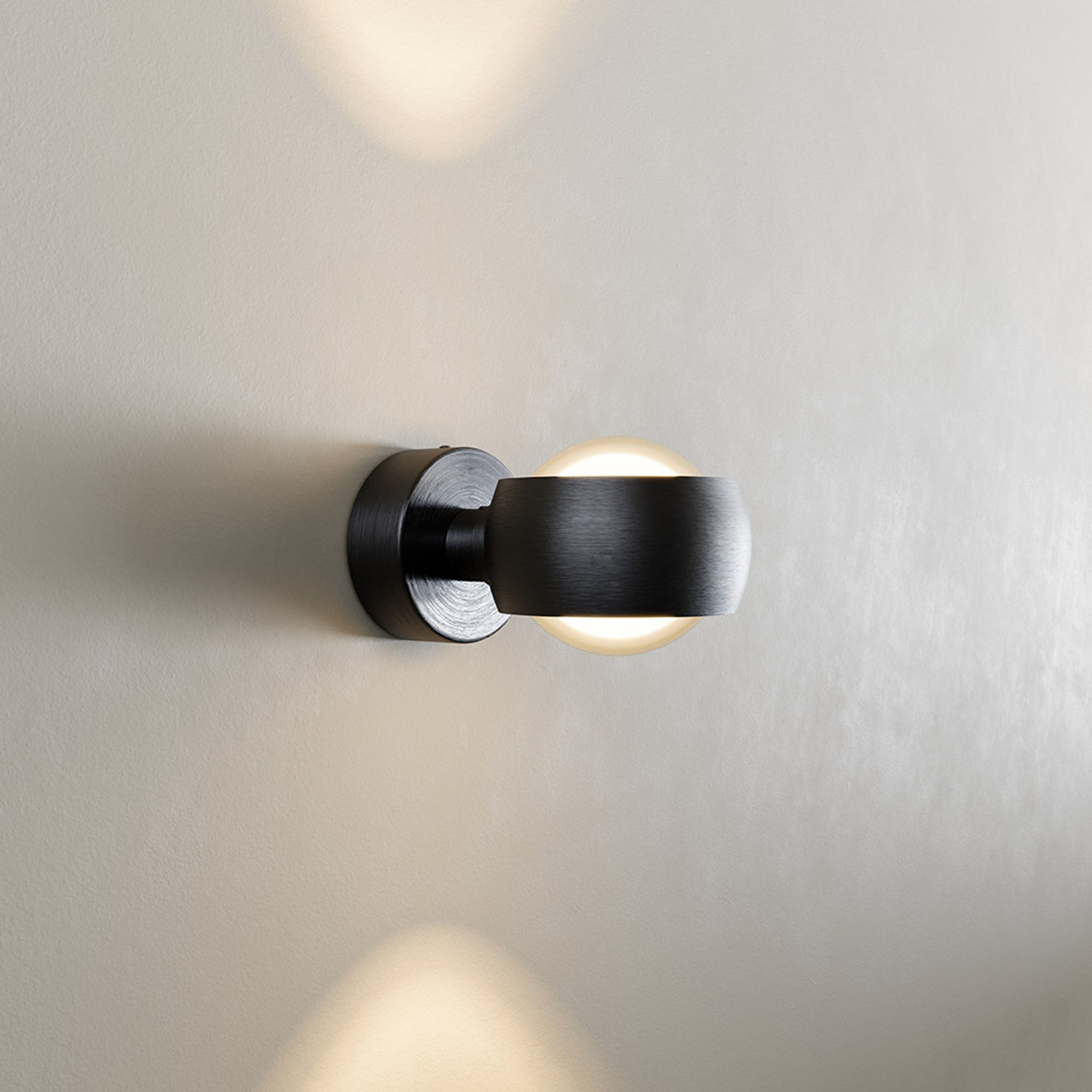 s.luce Wandleuchte Wandleuchte Beam runde Basis Schwarz