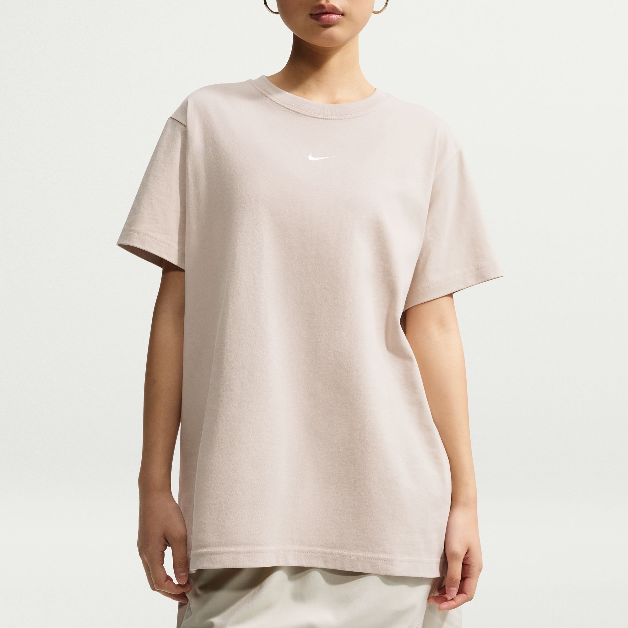 Nike Sportswear T-Shirt W NSW CLASSIC SS TEE Kurzarm, mit Rundhalsausschnitt, aus Baumwoll-Jersey, normale Länge