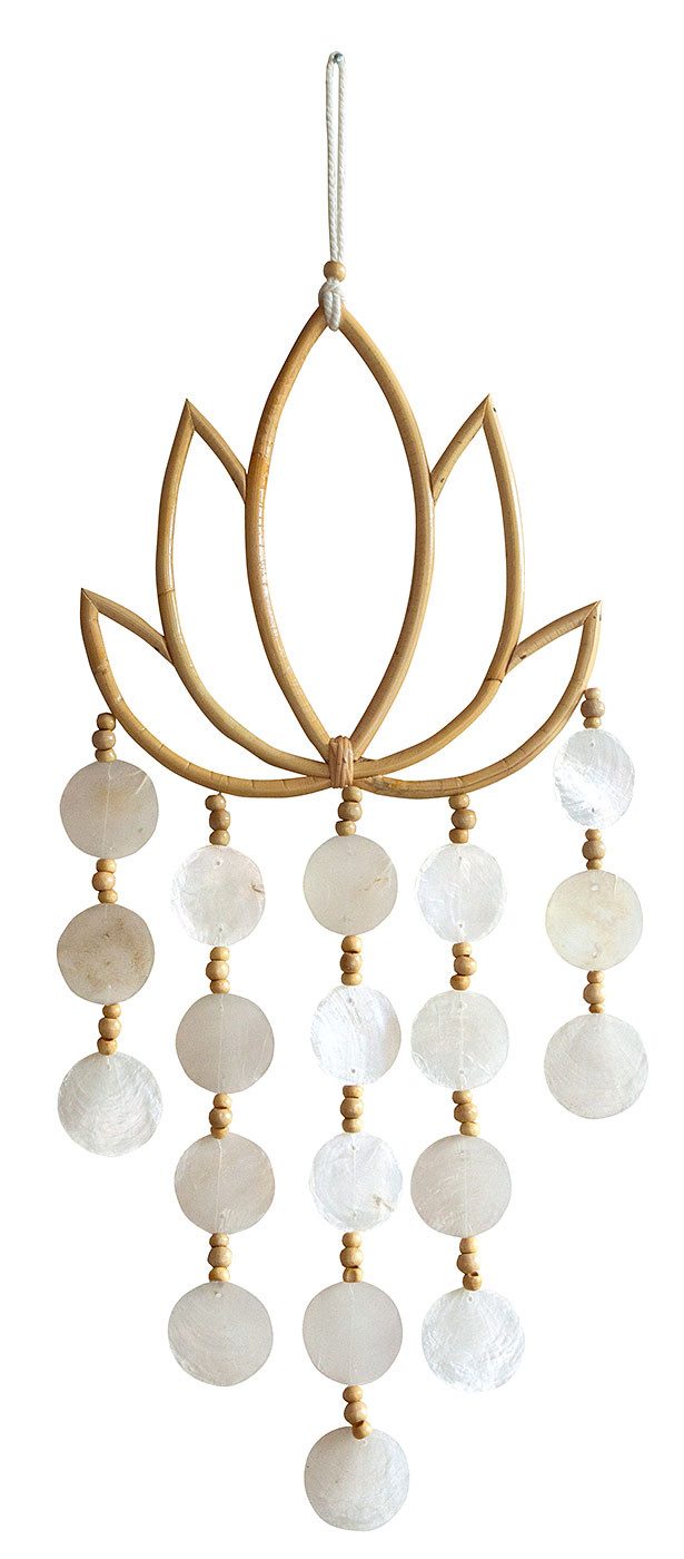 Saraswati Hängedekoration Muschelmobile "Lotus", Rattan, mit weißen Capizmuscheln und Holzperlen
