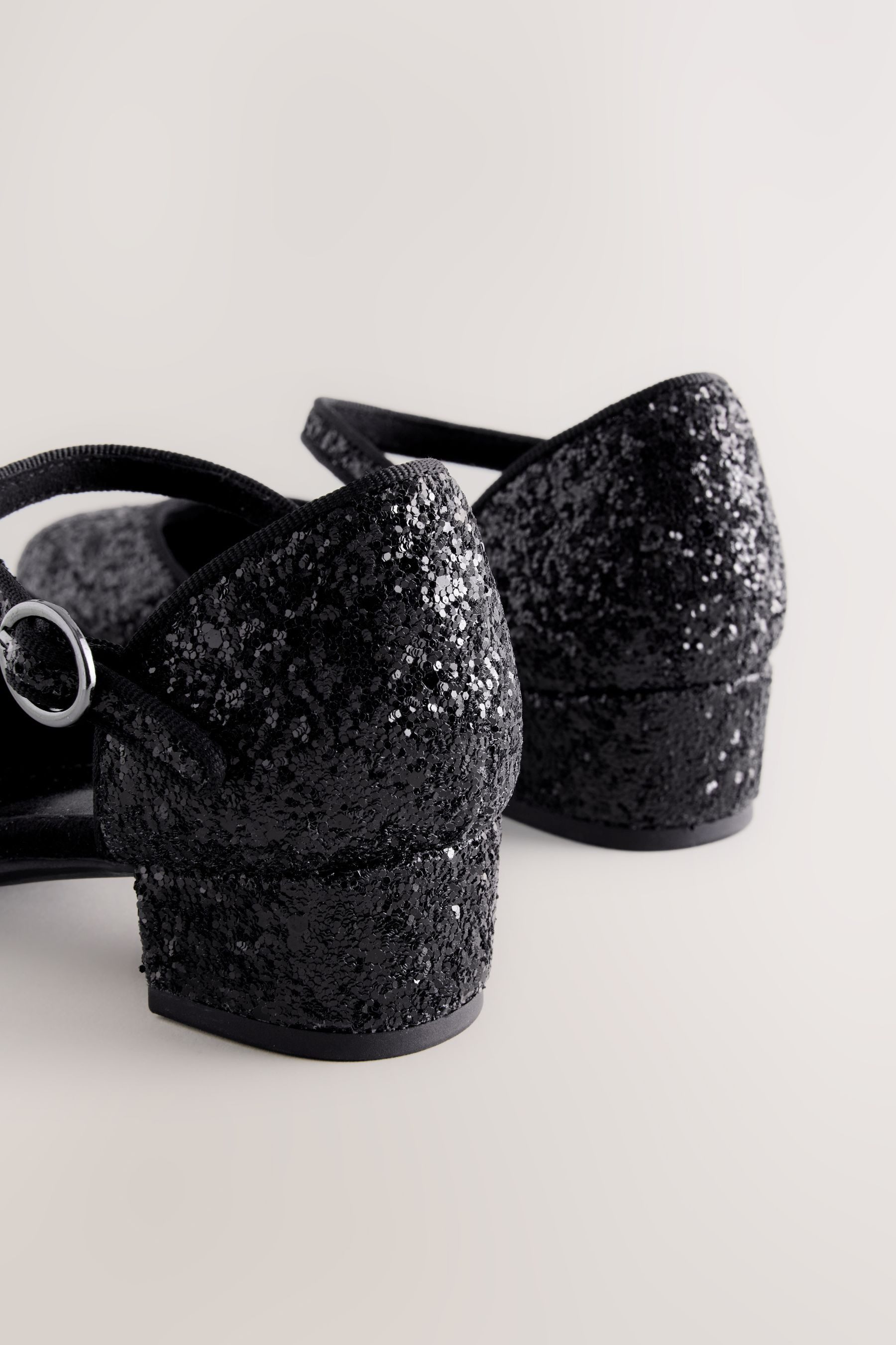 Next Festliche, niedrige Schuhe, weite Passform Sandalette (1-tlg)