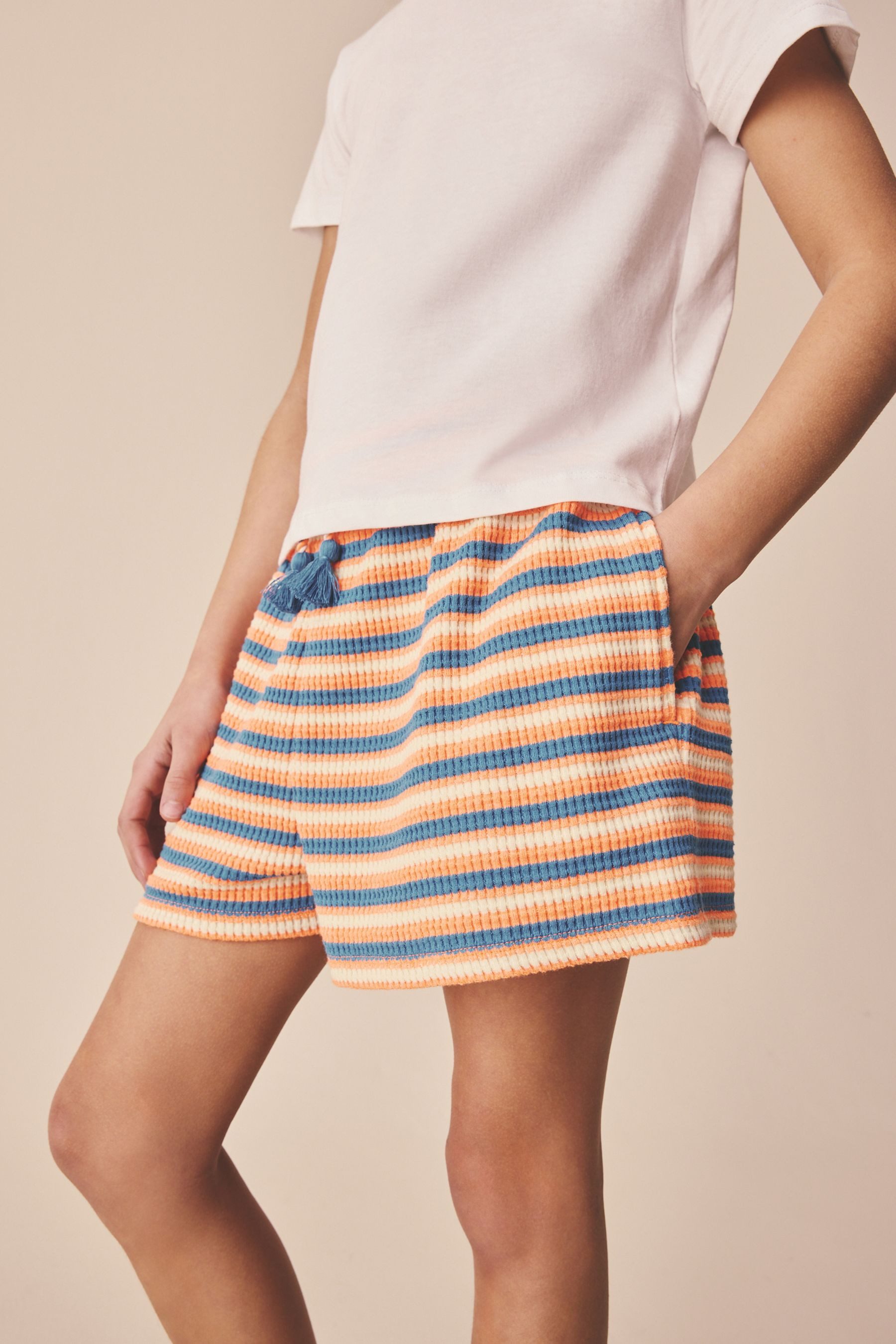 Sweatshorts Strukturierte Shorts mit Fransen