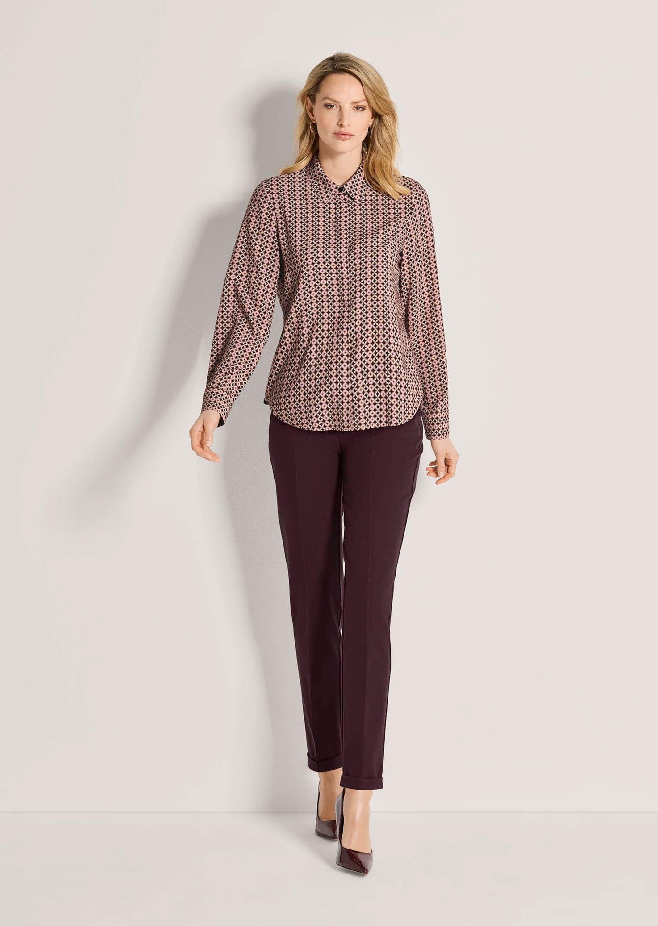 MADELEINE Hemdbluse Bluse mit geometrischem Druck Hemdkragen, verdeckte Knopfleiste & Langarm mit Schlitz