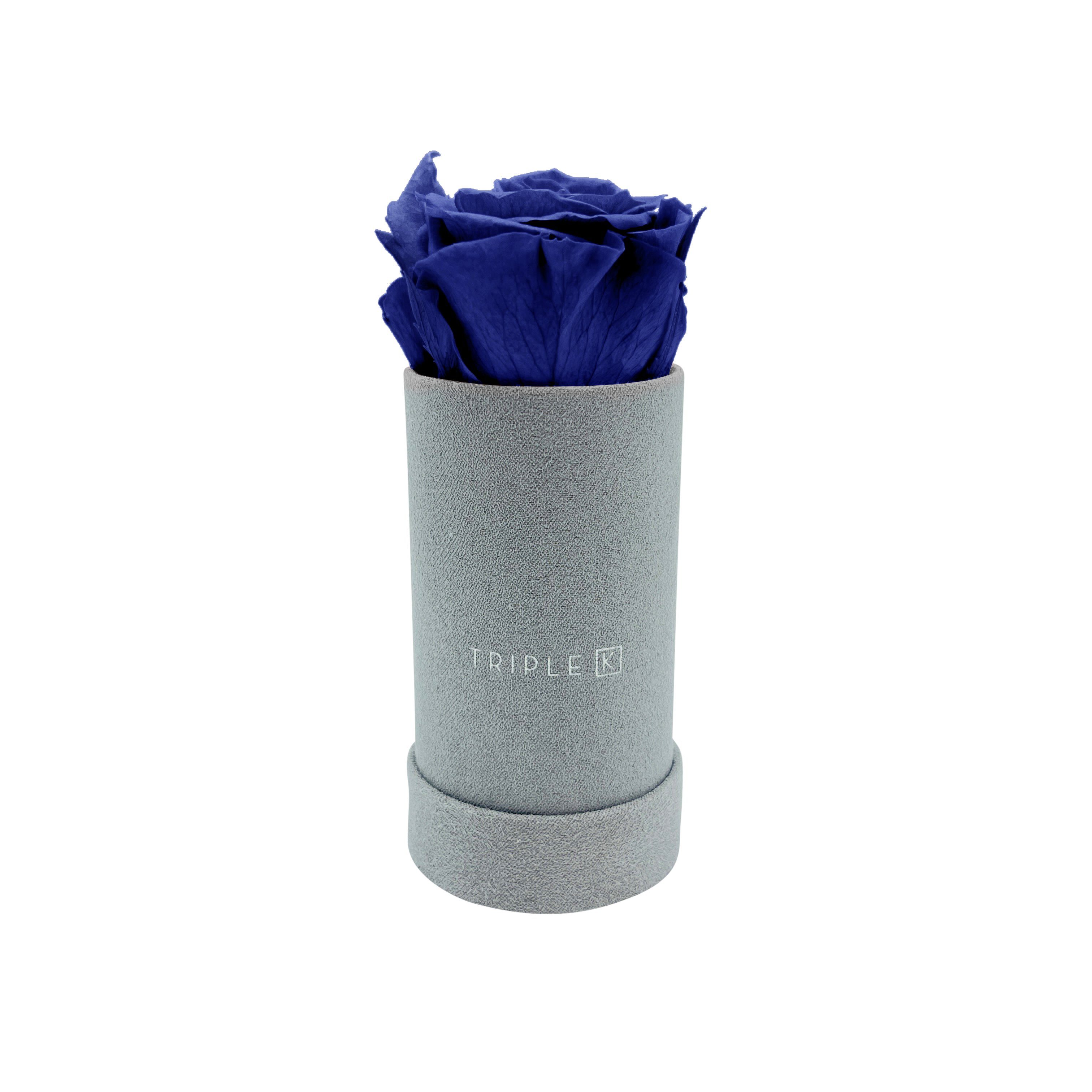 Kunstblume TRIPLE K - Rosenbox Velvet mit Infinity Rosen, bis 3 Jahre Haltbar, Flowerbox mit konservierten Rosen, Blumenbox Inkl. Grußkarte Infinity Rose, TRIPLE K Blau