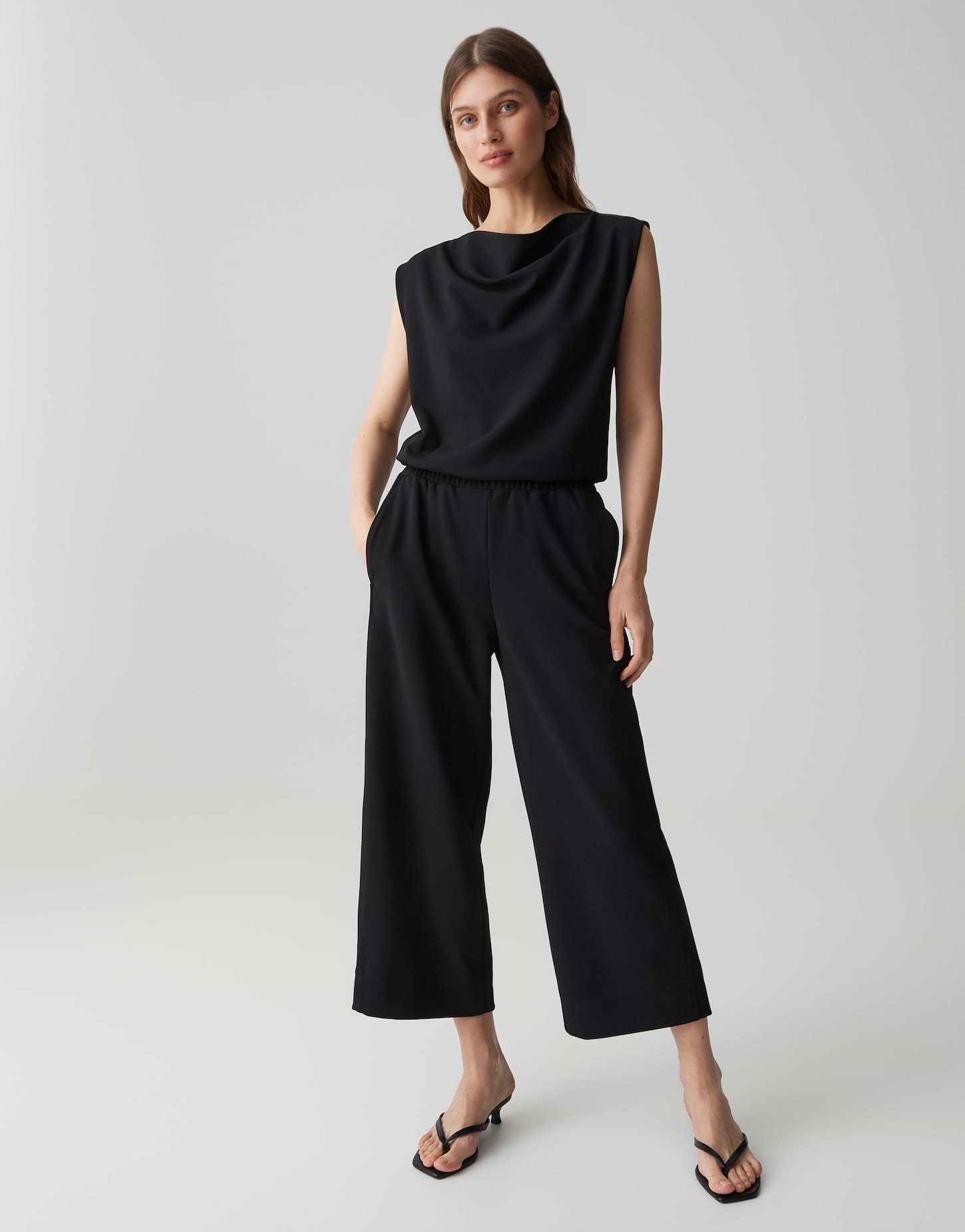 OPUS Jumpsuit Mefiza oasis aus Jersey mit Crepe Optik Vorverlegte Nähte geben dem Look moderne Dynamik
