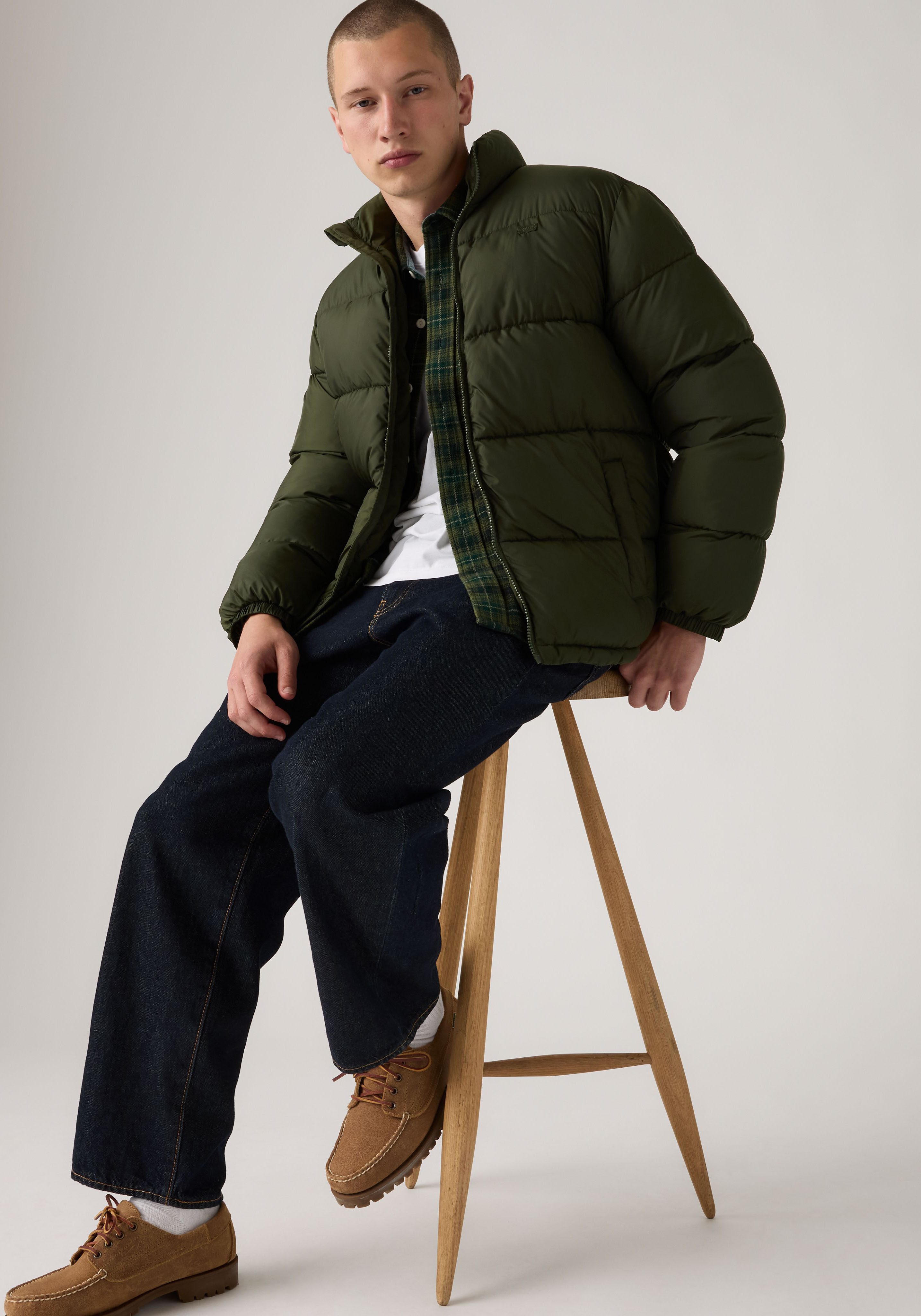 Levi's® Steppjacke PIEDMONT SHORT PUFFER mit Reißverschluss und Stehkragen – Bild 4 von 5