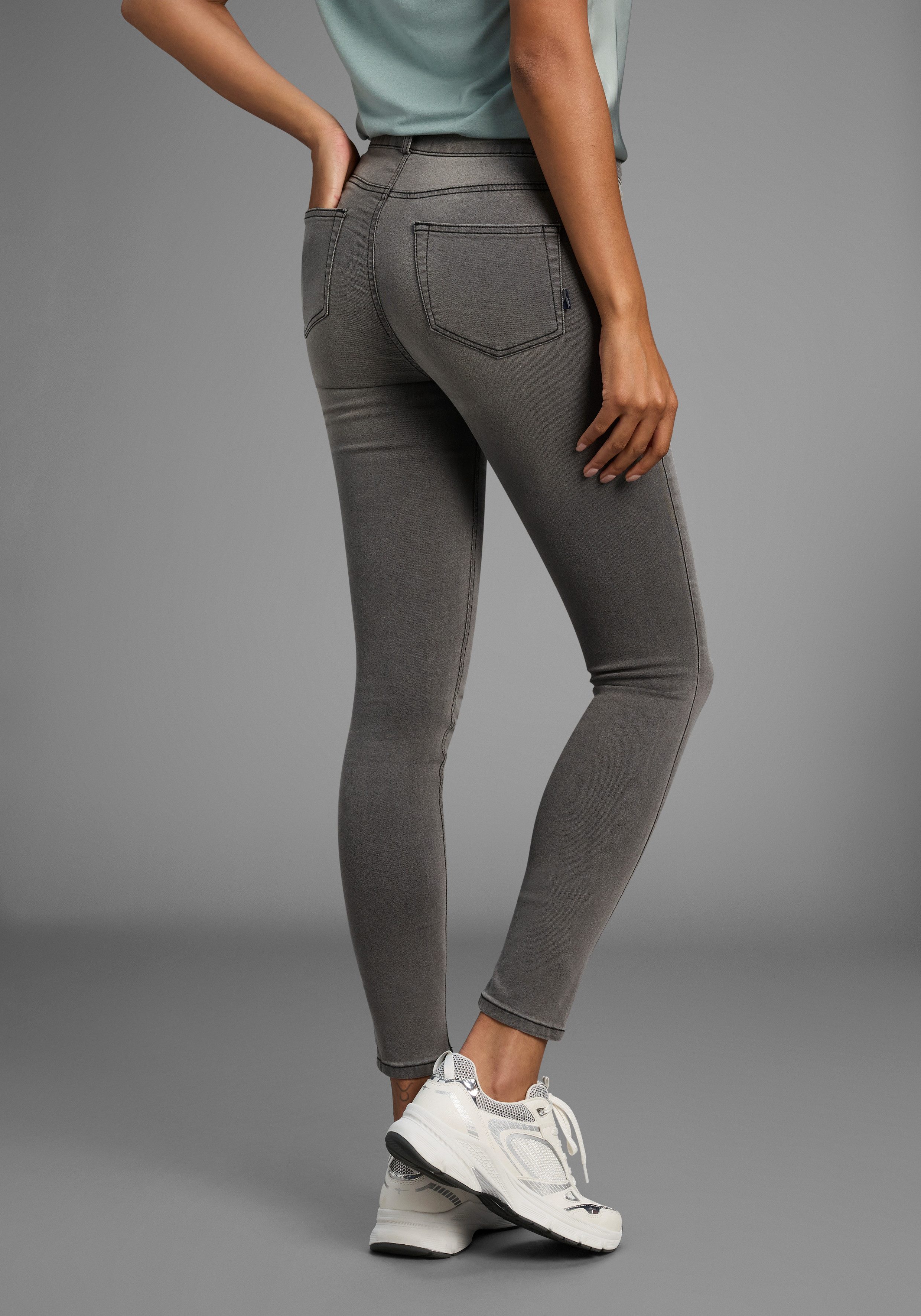 Arizona Skinny-fit-Jeans Ultra Stretch extra-eng geschnittene Beinform, modische Used-Waschung