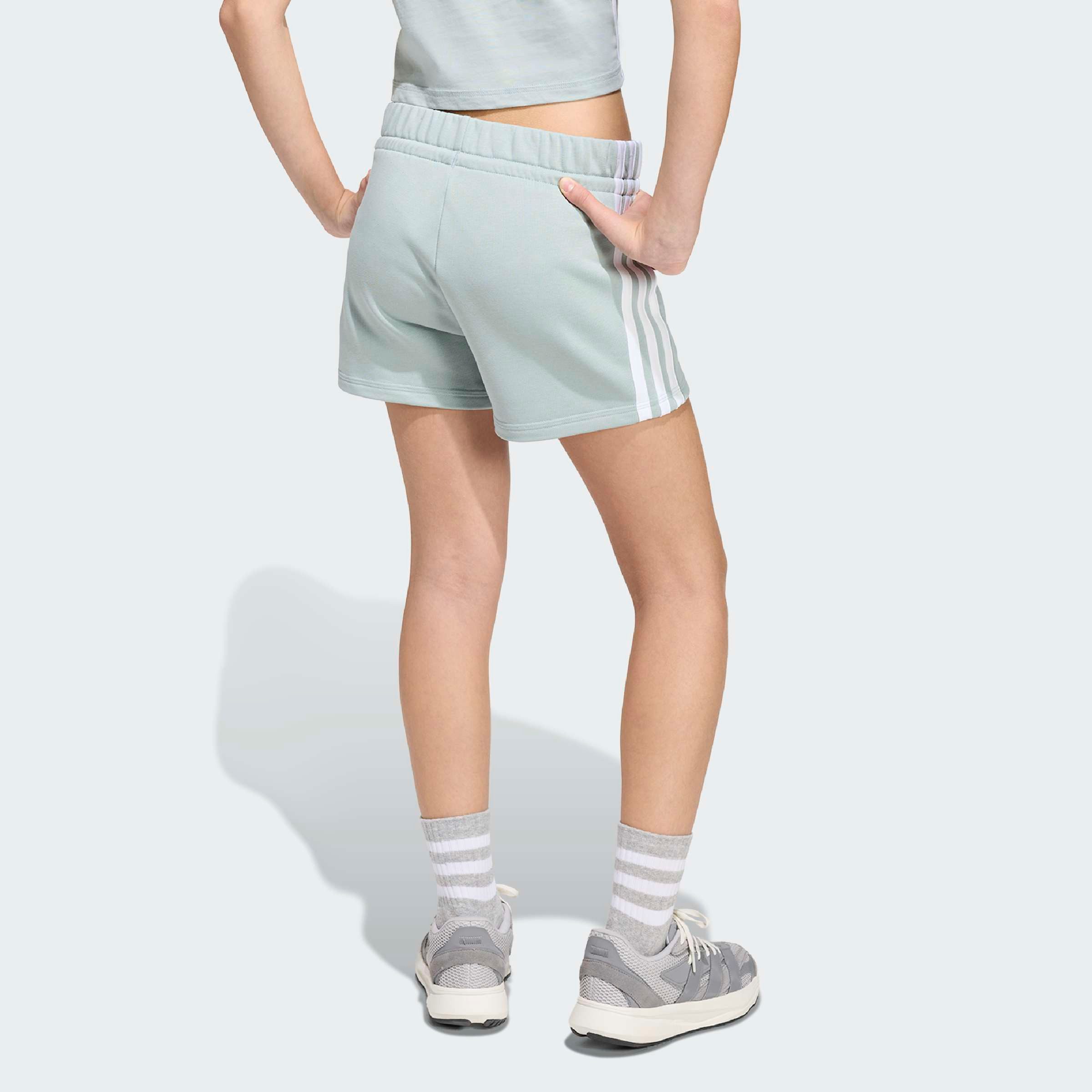 adidas Sportswear Shorts ESSENTIALS KIDS für Kinder und Teens, sportlicher Look mit 3-Streifen