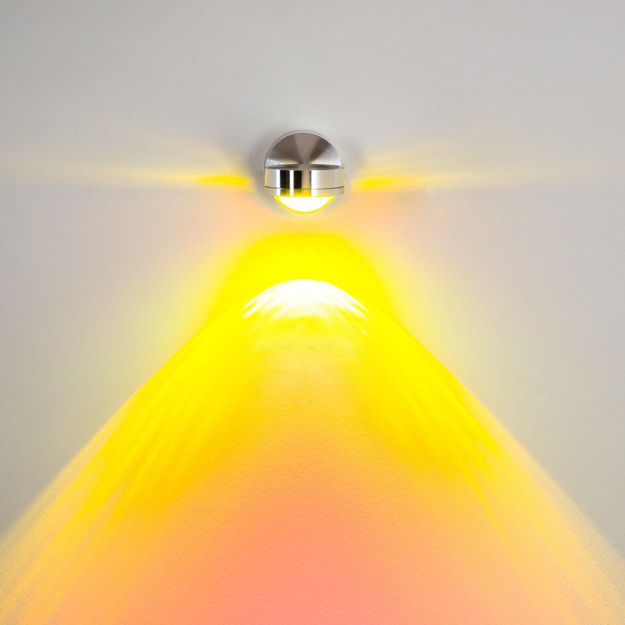 LED hofstein Kelvin, Lumen, in u. Wandleuchte »Beura« Wandlampe Aluminiumgebürstet, IP44, 300 Metall 3000 Wandspot runde geeignet m. Lichteffekt, aus Glas