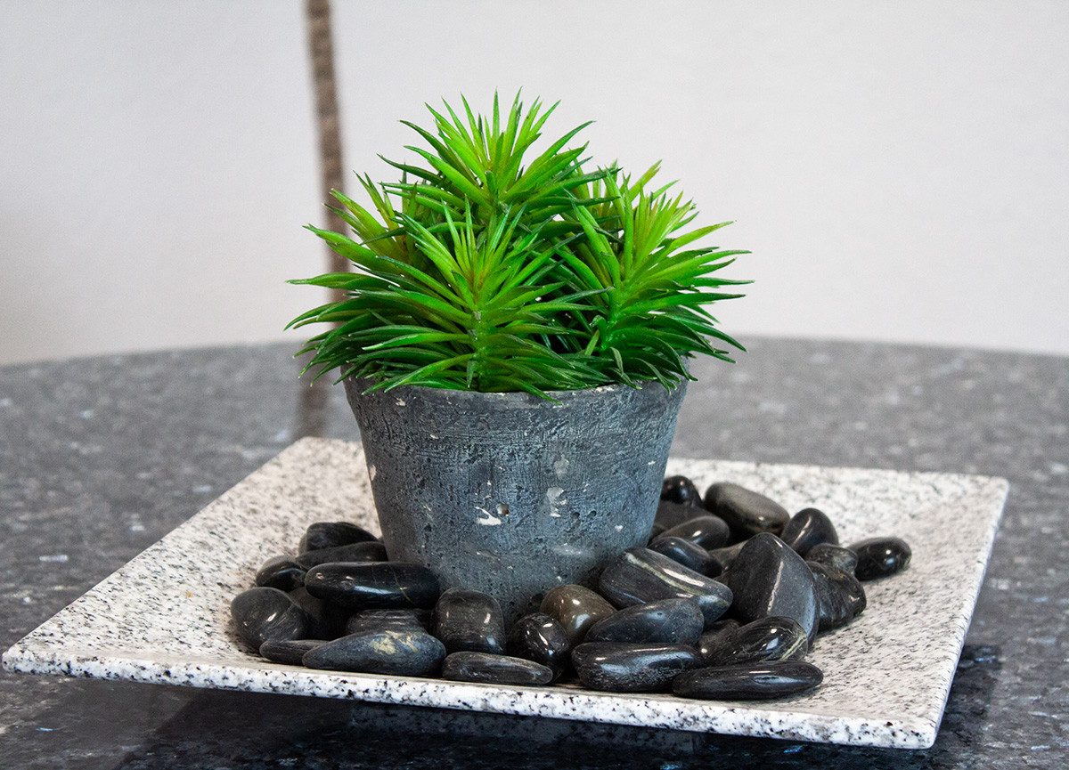 INTERGARDEN Zierkies Dekosteine schwarz poliert 1,5 kg, Kieselsteine Garten 2-3 cm, (Becher)