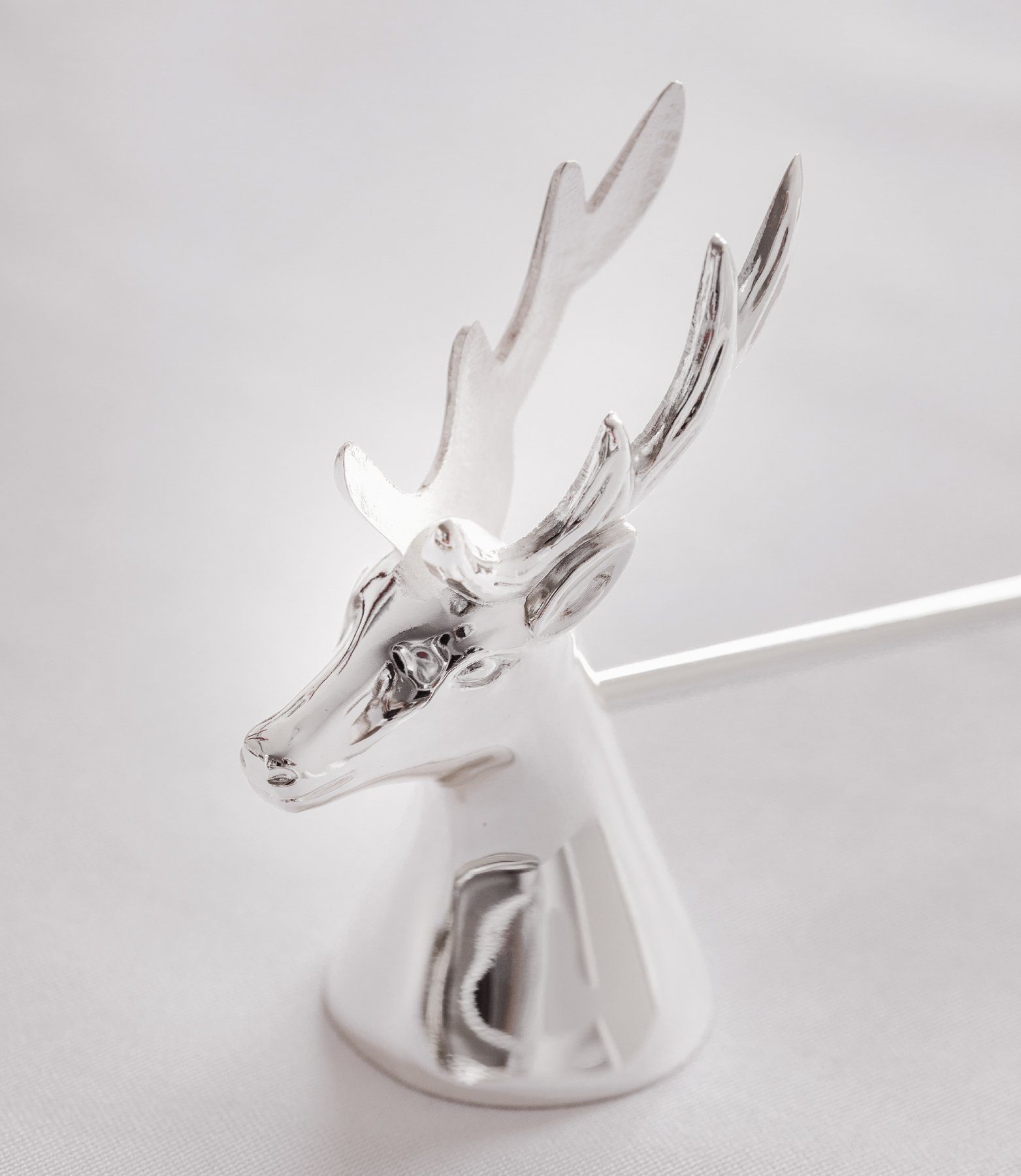 EDZARD Kerzenhalter Flammenlöscher Hirsch, Silber-Optik, edel versilbert mit Anlaufschutz, H 10 cm