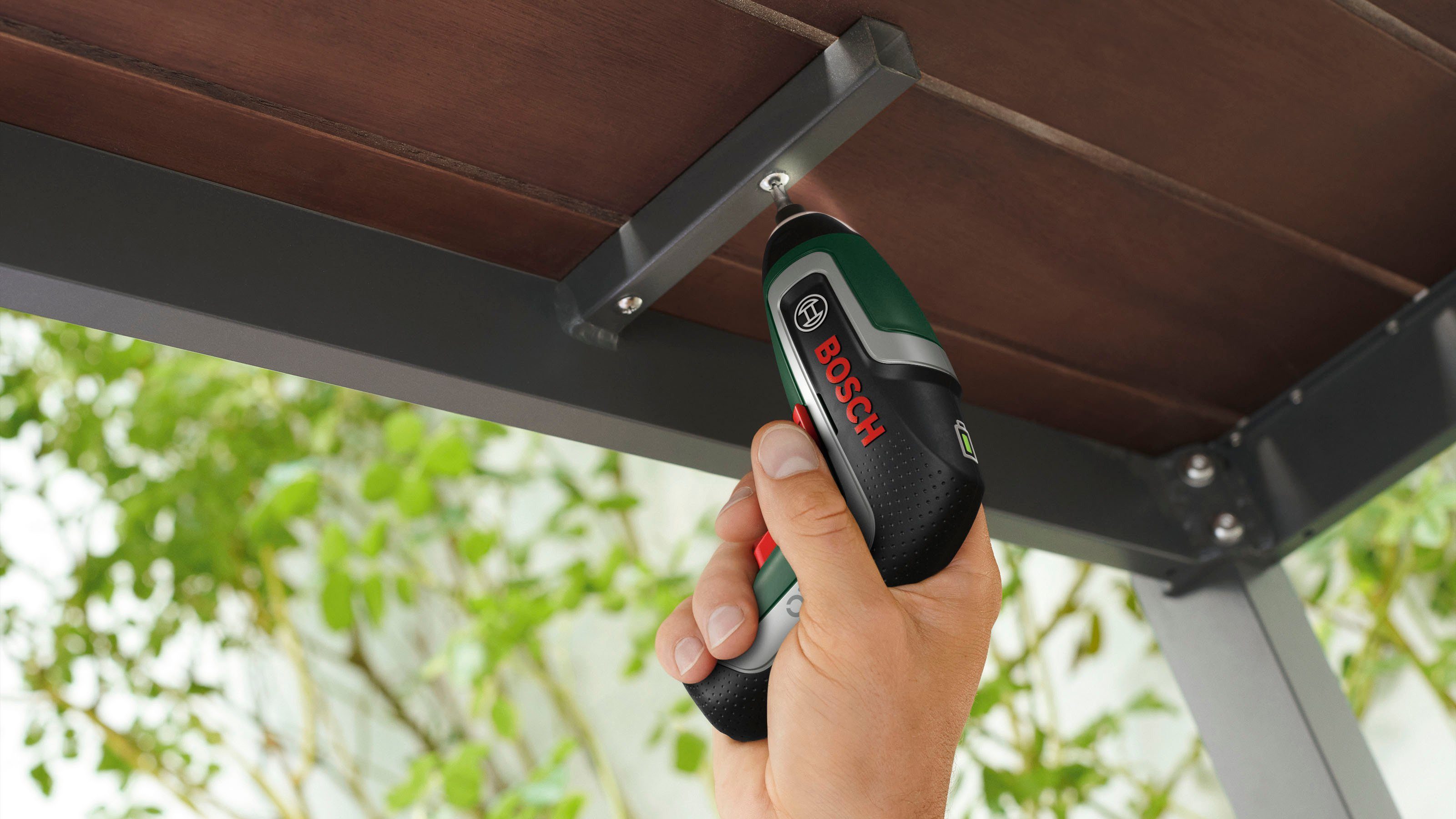 Bosch Home & Garden Akku-Schrauber »IXO 7«, 5,5 Nm, (Set), 10-tlg. Bit-Set, Winkelaufsatz, Exzenteraufsatz, Aufbewahrungsbox