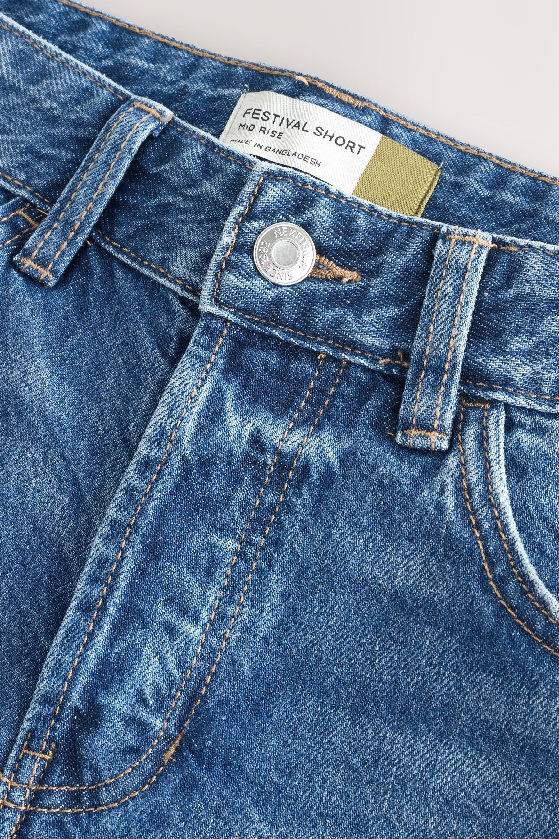 Next Jeansshorts Festival Denimshorts mit unvesäubertem Saum (1-tlg)