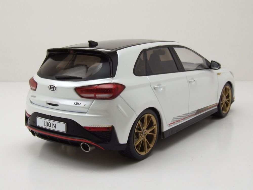 MCG Modellauto Hyundai i30 N Limited Edition 2021 weiß metallic, Maßstab 1:18