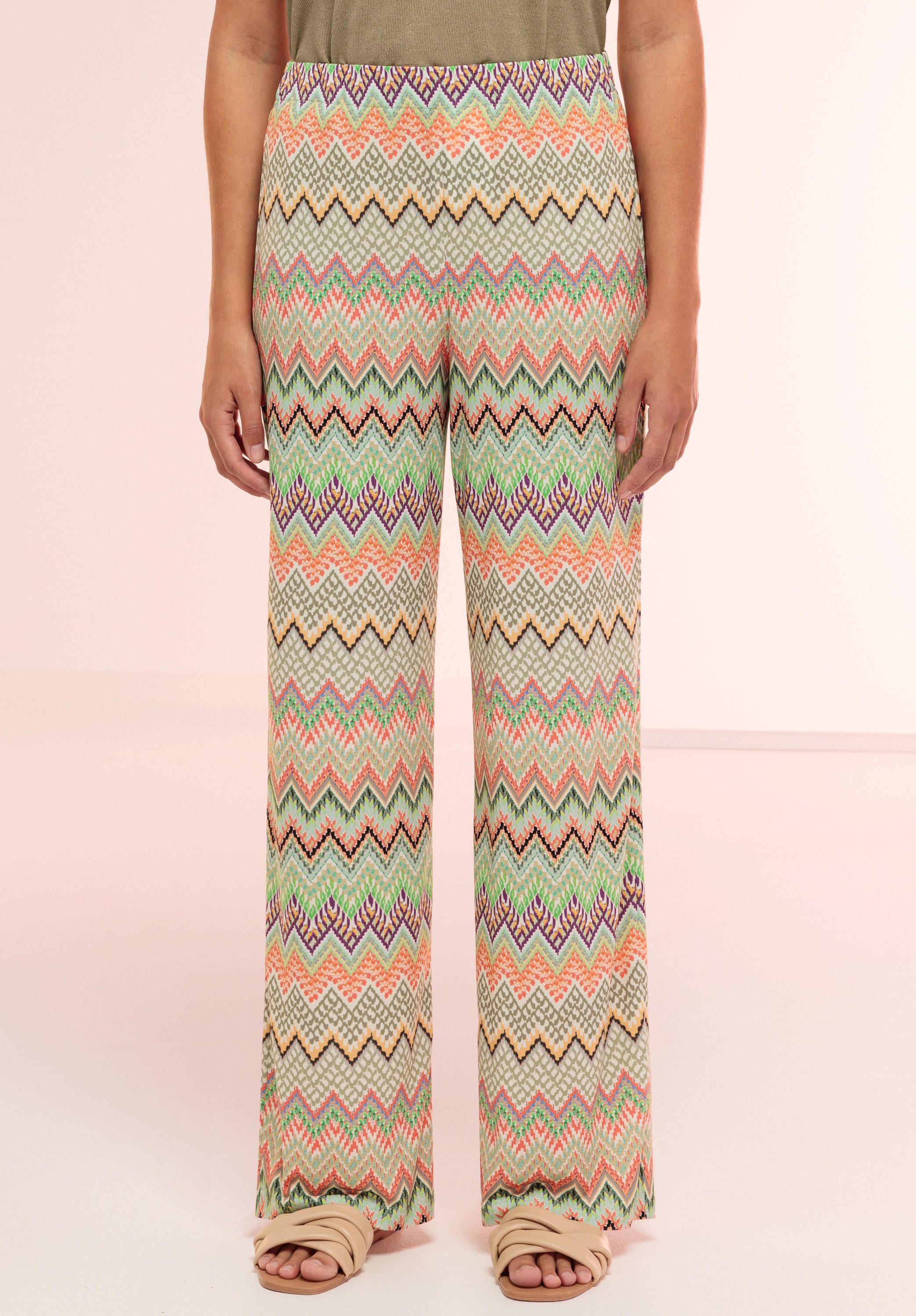 bianca Schlupfhose PARIGI mit farbenfrohem Alloverdruck in angesagten Farben