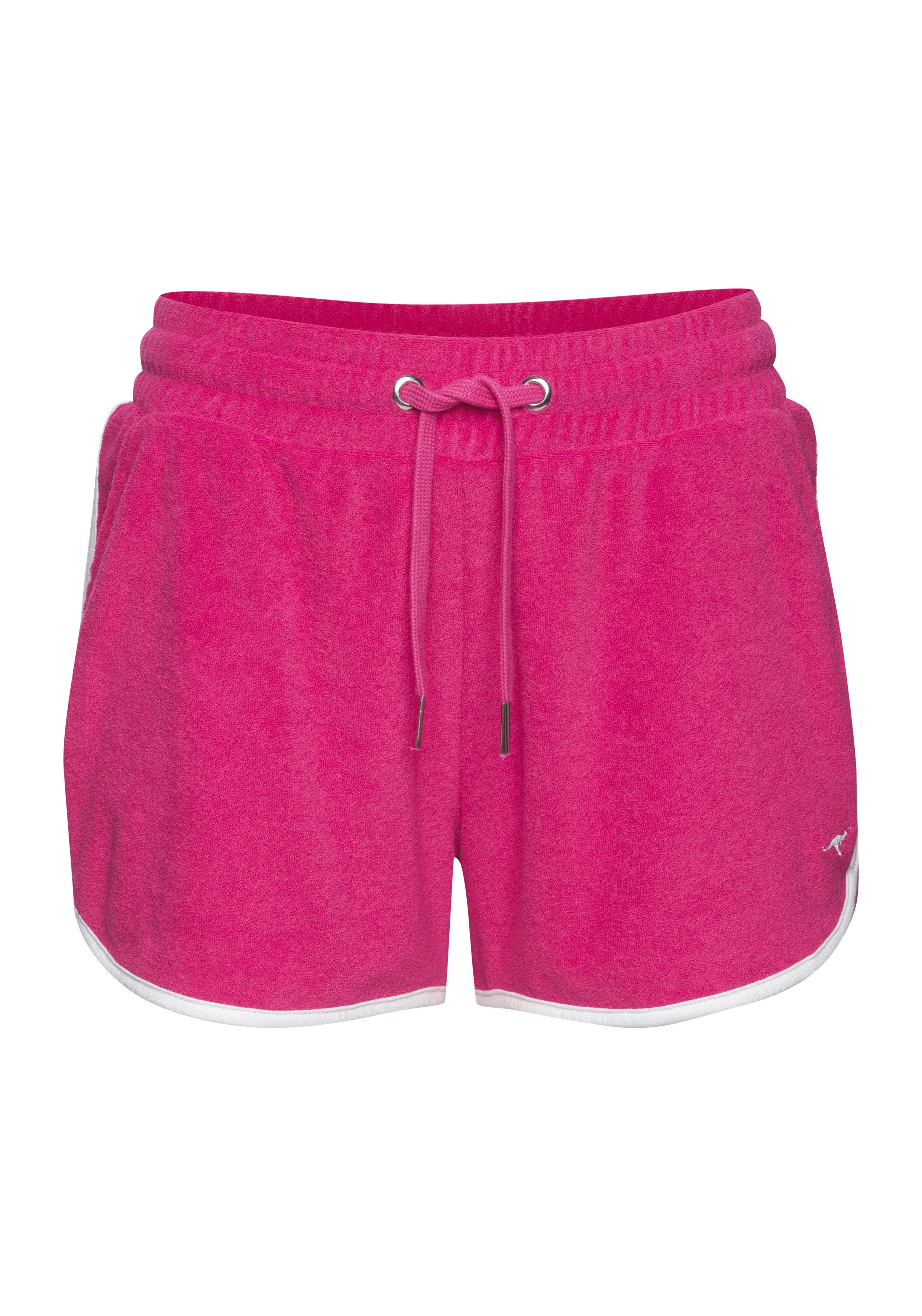 KangaROOS Relaxshorts mit sportlichem Seitenstreifen und weichem Frottee Material. € 22,99