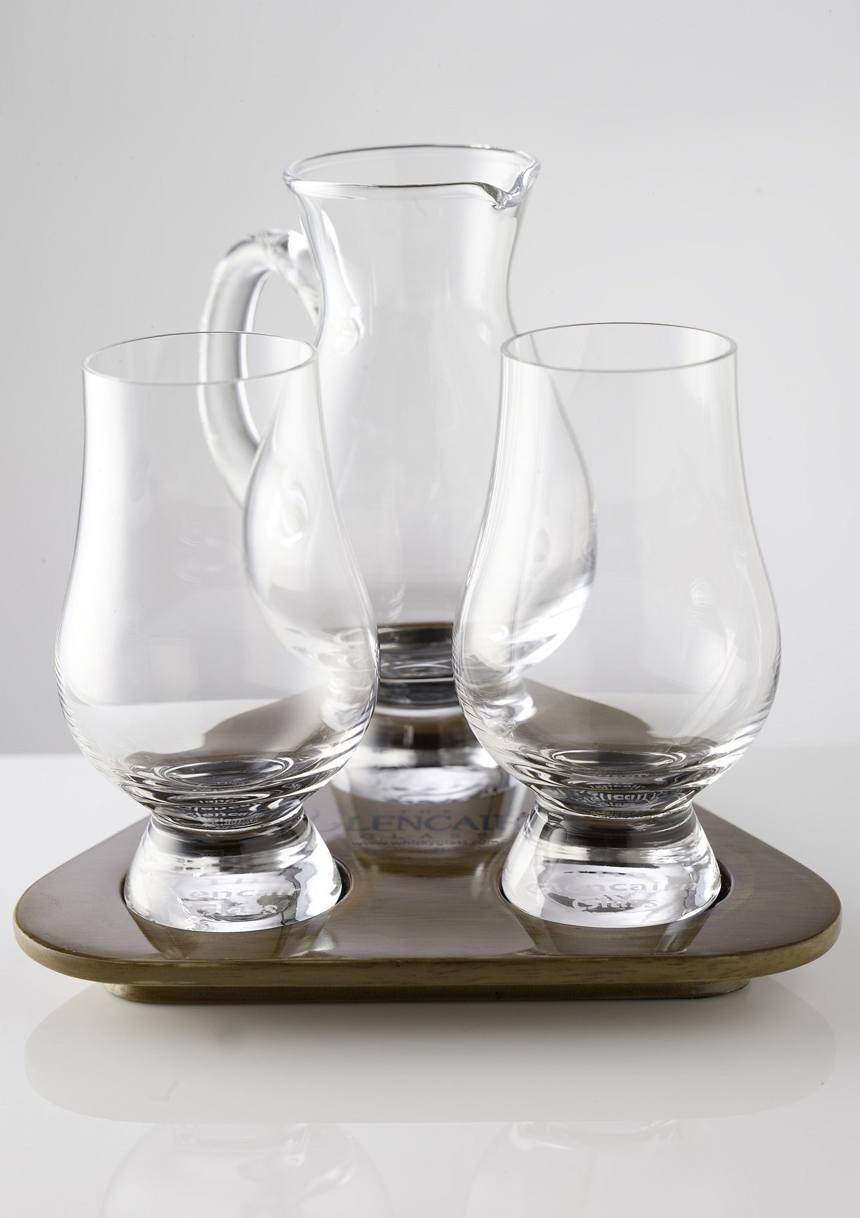 Stölzle Whiskyglas Glencairn Glass, 3-tlg., Kristallglas, 2 Gläser, 1 Krug auf Tablett
