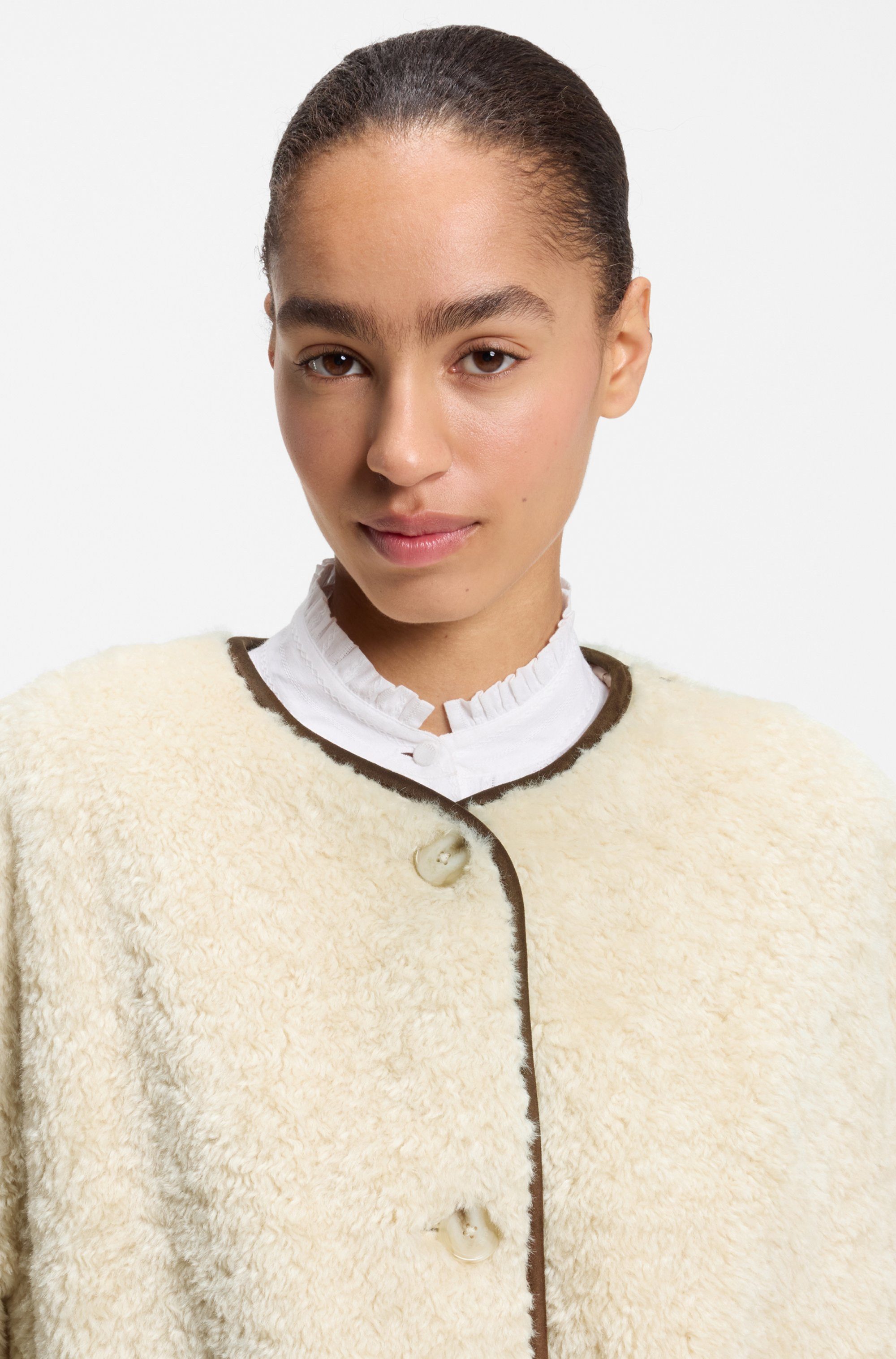 BOSS ORANGE Plüschjacke Cody Premium Damenmode aus softem Teddy-Gewebe, Relaxed Fit – Bild 2 von 5