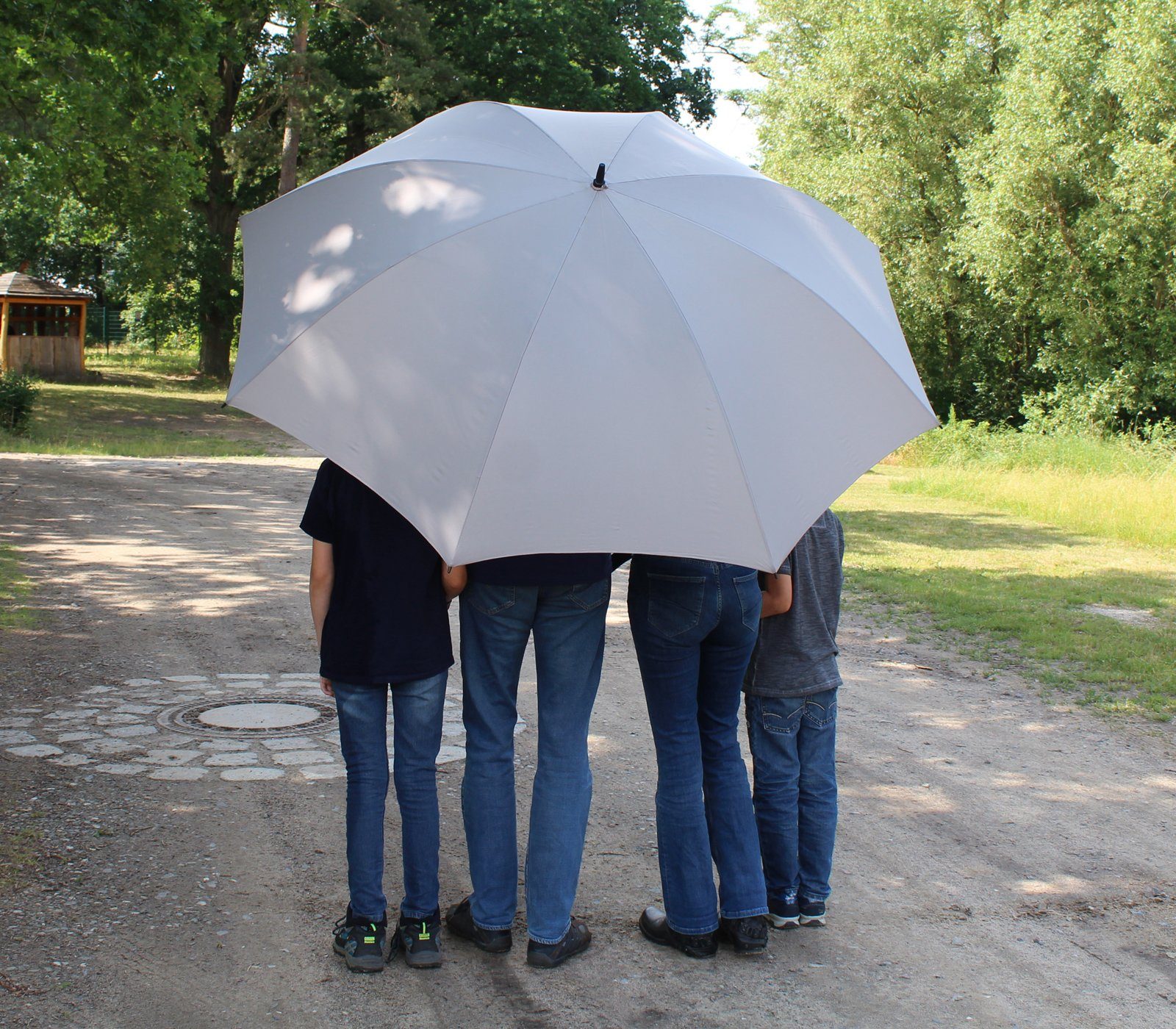 RS-Versand Stockregenschirm riesiger Familien-Golfschirm XXL mit Handöffner, bietet Platz für Paare und Kinder