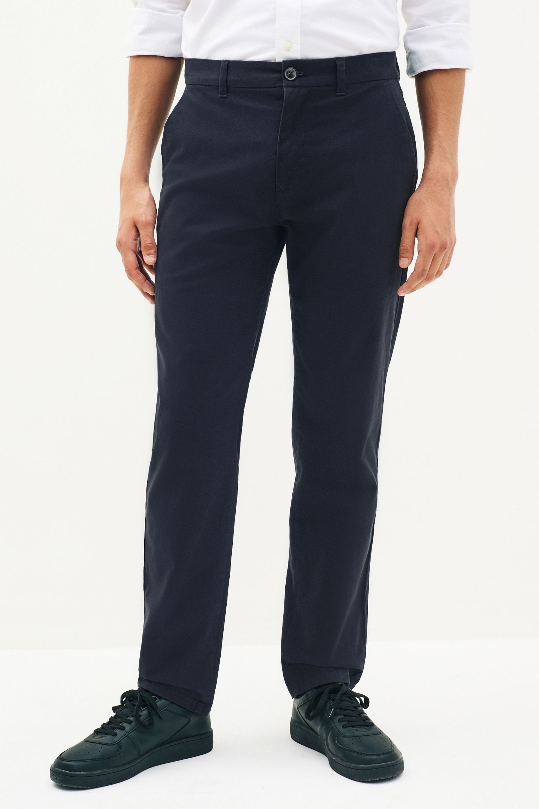 Chinohose (1-tlg) Blue Relaxed Next Fit Navy Stretch-Chinohose