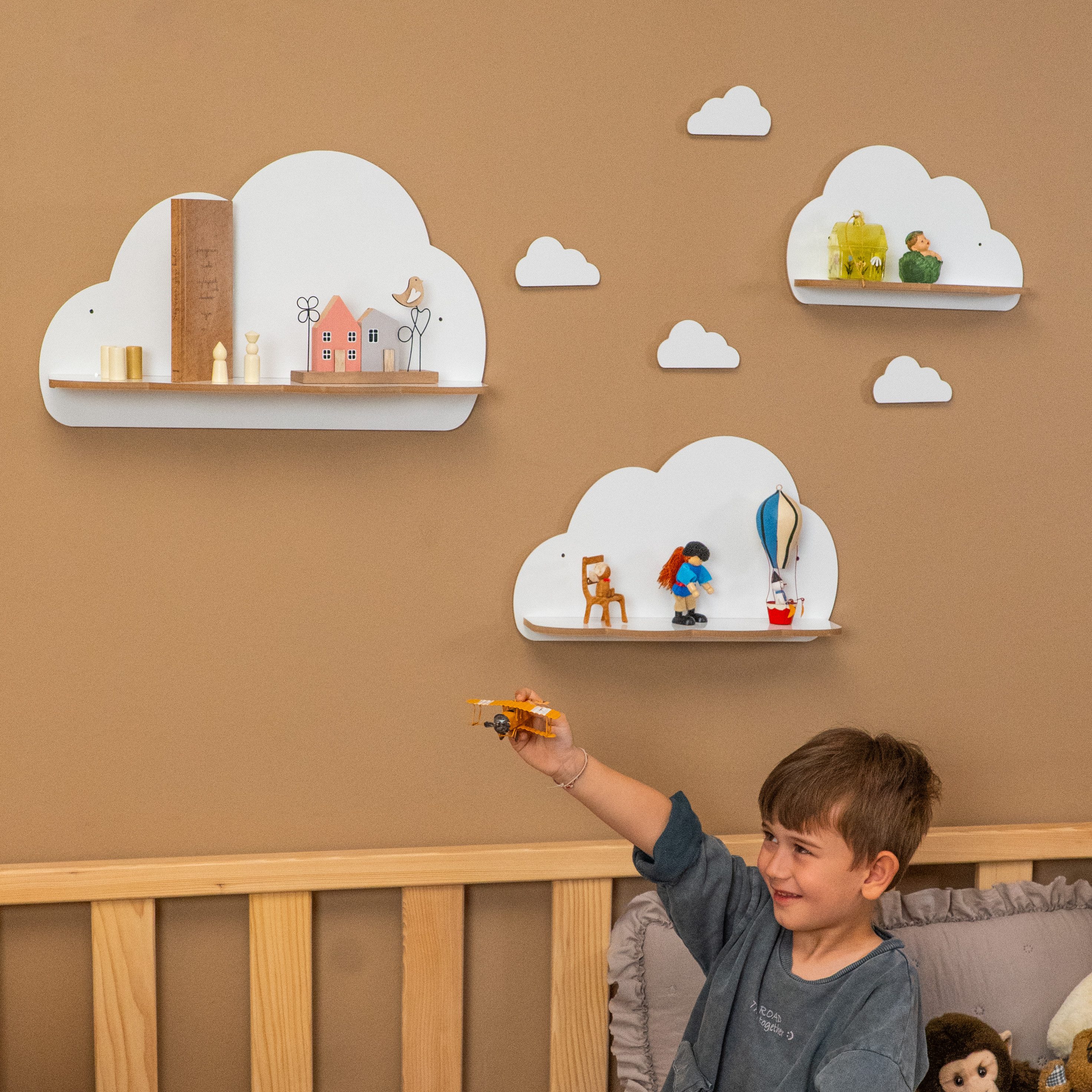 COZYCOLLECTIONS Kinderregal 3er-Set weiße Wandregale aus Holz in Wolkenform, 3-teiliges, Kinderzimmer-Bücherregal & Spielzeugregal Kinderzimmerdekoration