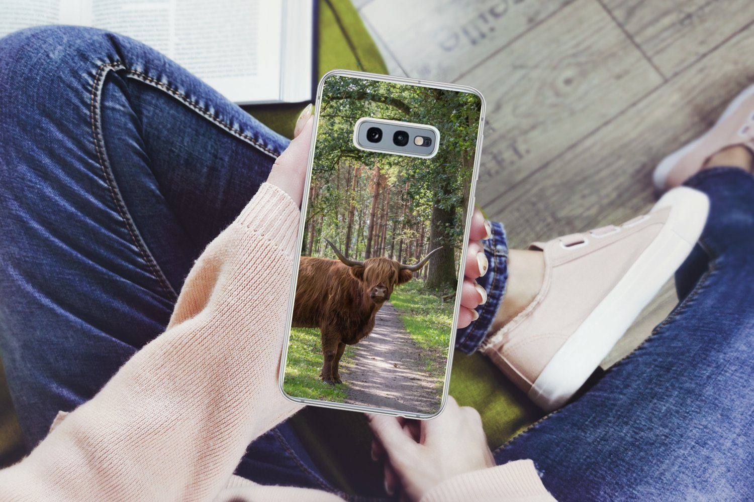 MuchoWow Handyhülle für Samsung Galaxy S10e Schottischer Highlander - Kröte - Baum, Phone Case, Silikon, Schutzhülle Dünn