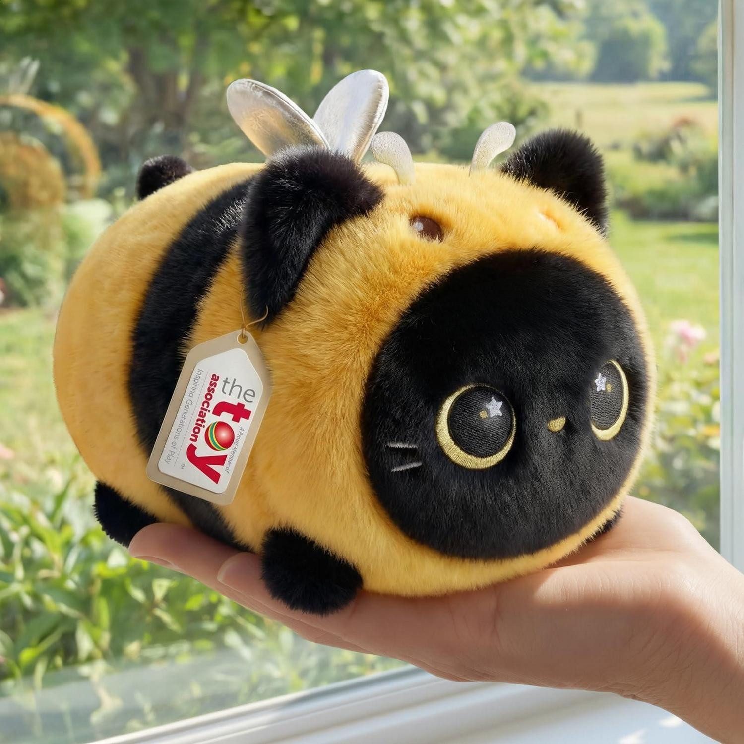 LuxusKollektion Kuscheltier Plüschkissen Biene Kuscheltier 20 CM Bienenhaube Schwarze Katze (1-St)