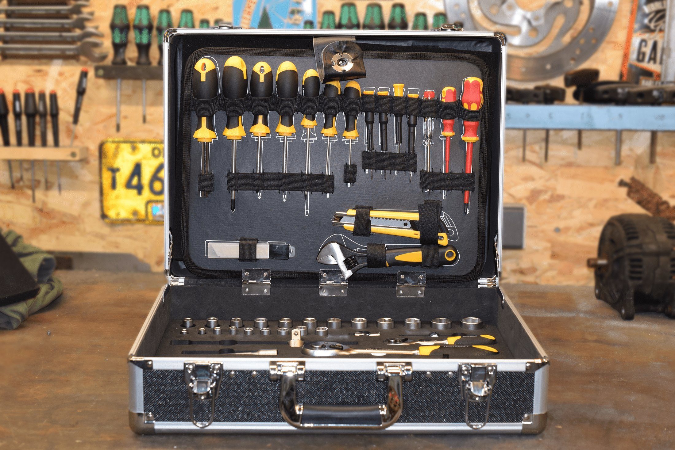 Aluminiumkoffer im robustes Teile), (130 Werkzeugkoffer Werkzeugkoffer TECH-CRAFT Tool-Set