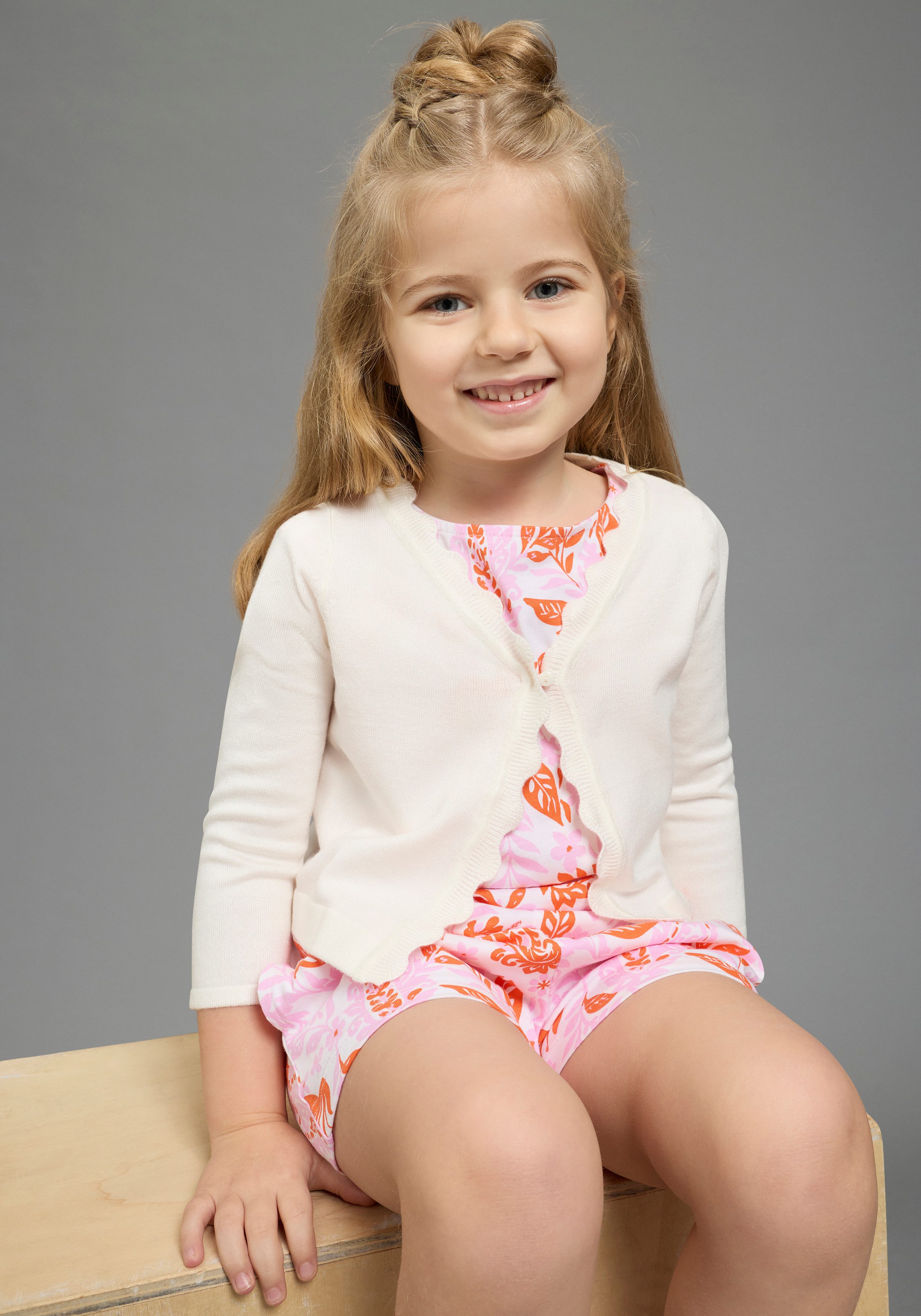 KIDSWORLD Strickjacke Strickjacke mit schöner Wellkante, aus weicher Viskosemischung Feinstrickjacke, Langarm, aus Feinstrick – Bild 5 von 5