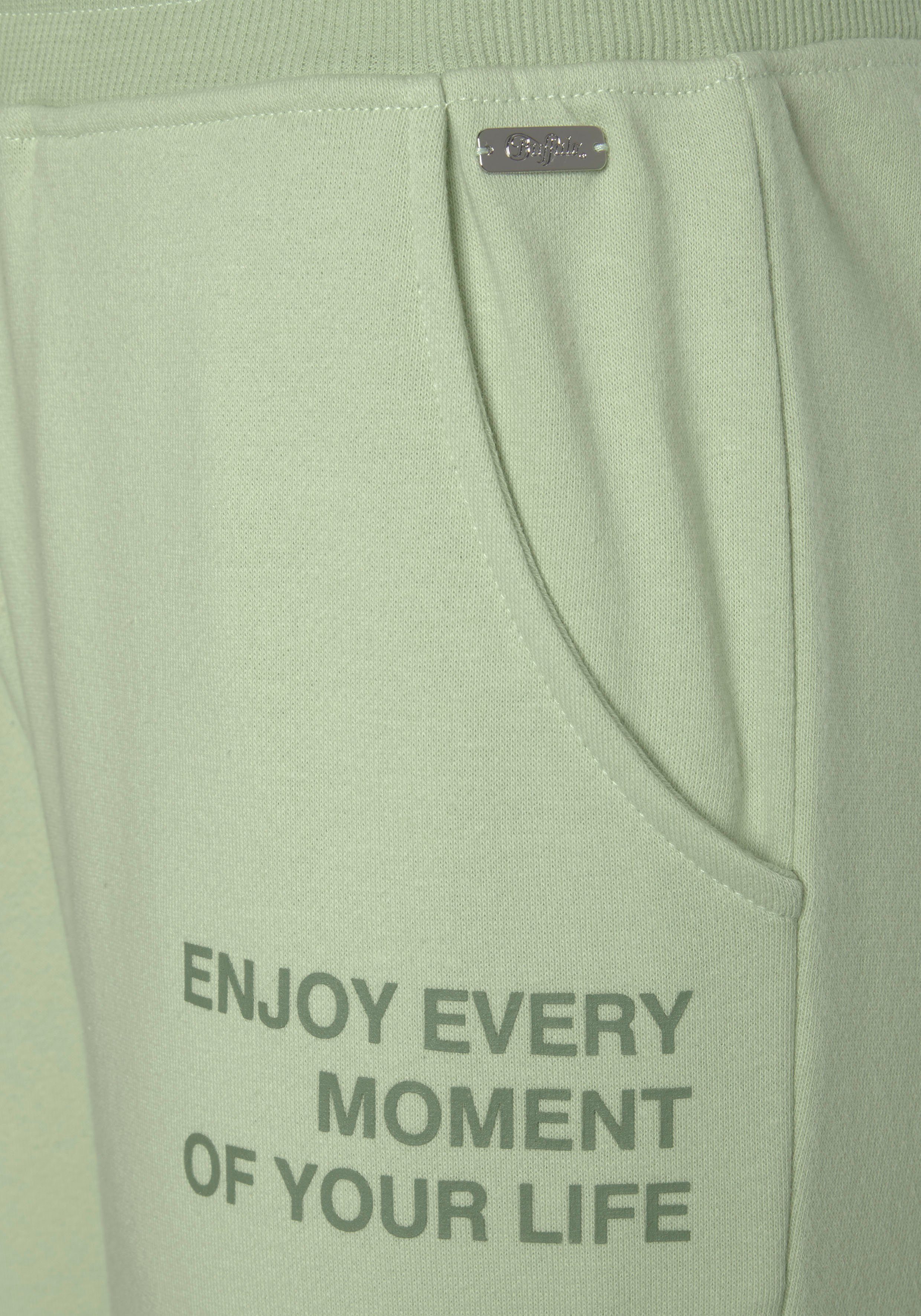 Buffalo Jogginghose mit seitlichen Eingrifftaschen, Loungewear