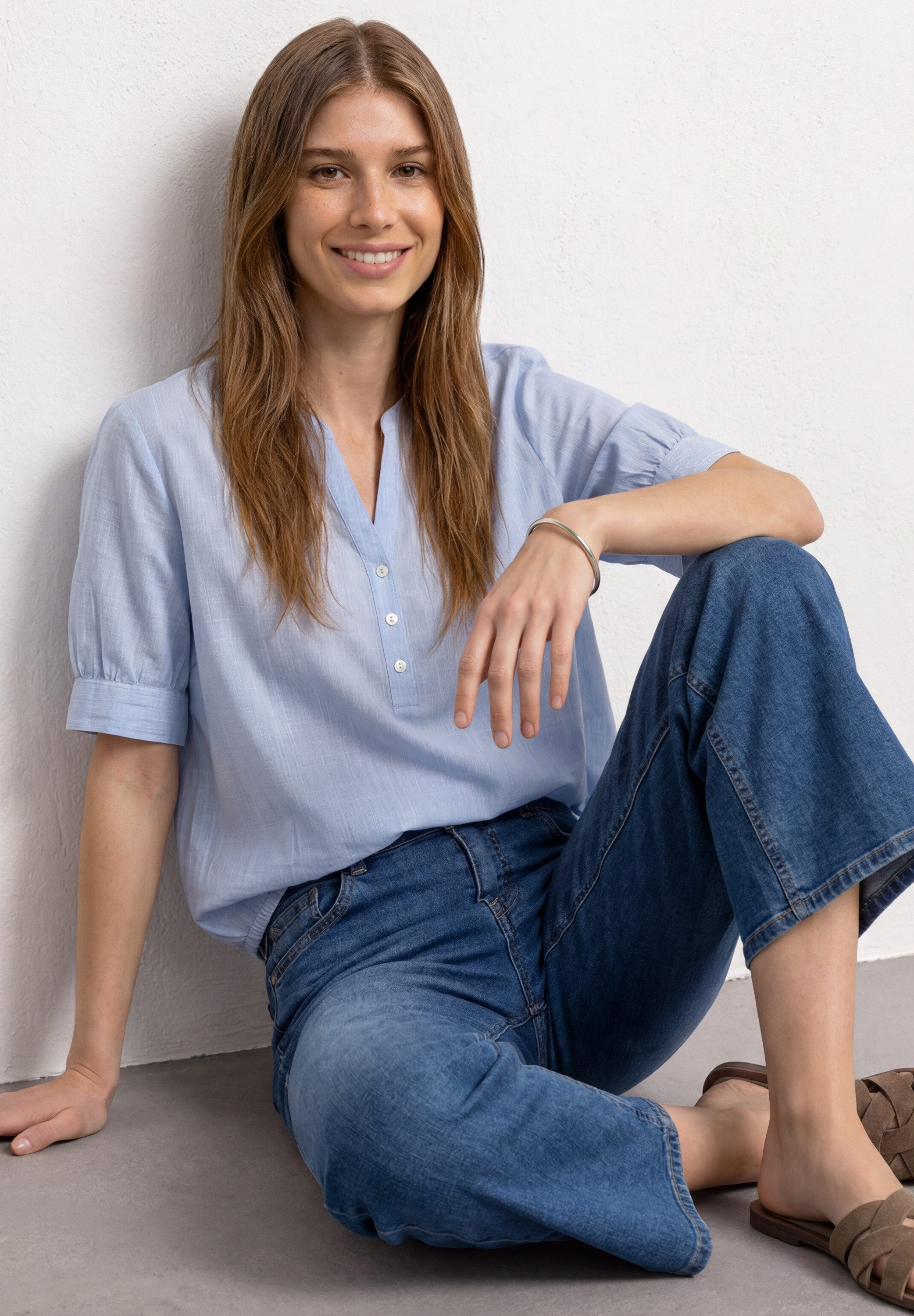 STREET ONE Kurzarmbluse Chambray Bluse mit Splitneck und Elastiksaum