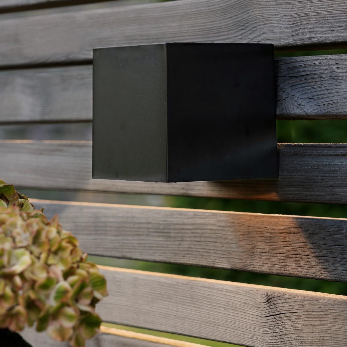 STAR TRADING LED Solarleuchte Solar Wandleuchte WALLY-CUBE 20lm warmweiß, warmweiß