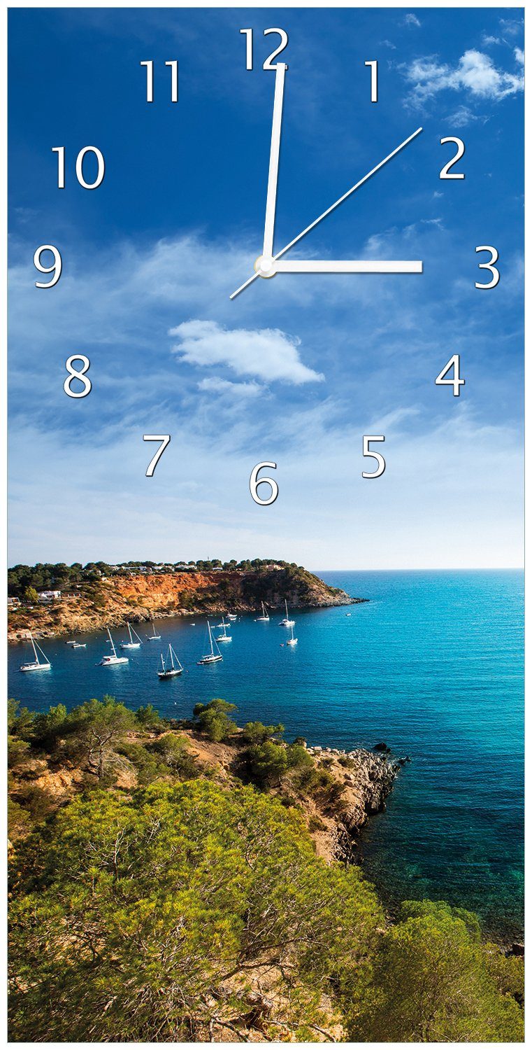 Wanduhr - Blick Bucht von aufs Wallario Ibiza Acryl) Meer aus einer (Uhr