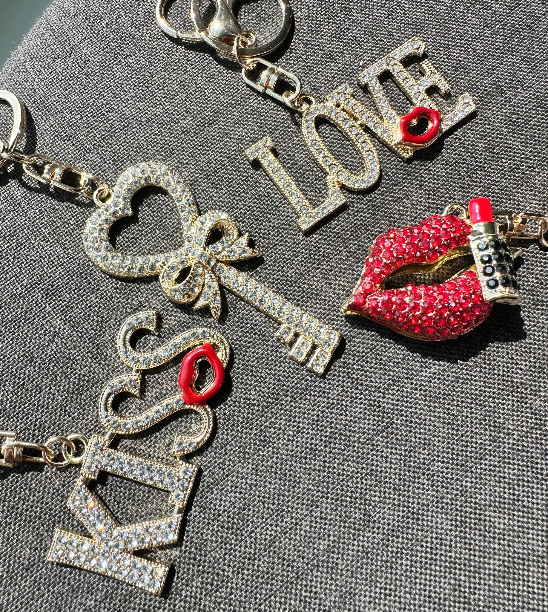 Whitehouse Leisure International Ltd Schlüsselanhänger Schlüsselanhänger Kinder Mini Anhänger keychain Gltzer Love, Schlüsselanhänger aus Metall mit Steinen und Glitzer Geschenk 6 cm