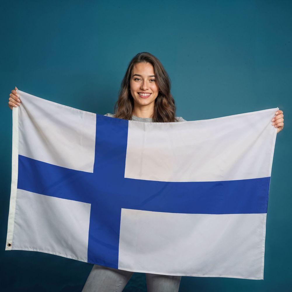 PHENO FLAGS Flagge Finnland Flagge - Finnlandfahne 90 x 150 cm, Strapazierfähige Fahne für Fahnenmast, mit 2 Ösen