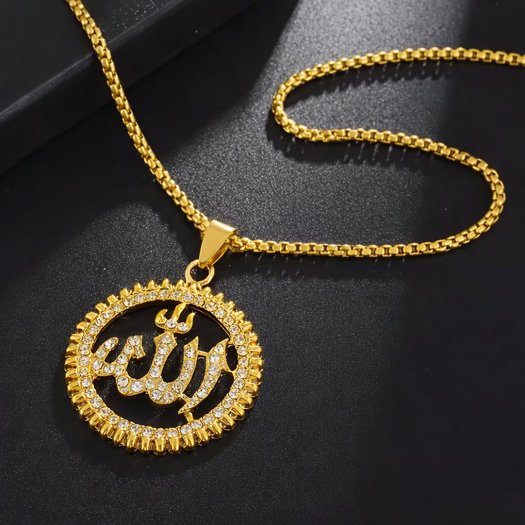 ILOKEN Kette mit Anhänger Damen Halskette Allah – Schmuck mit funkelndem Strass Goldfarbe 60cm (Single, Einzelstück), Allah Anhänger Halskette Damen mit Strass Rund 60 cm
