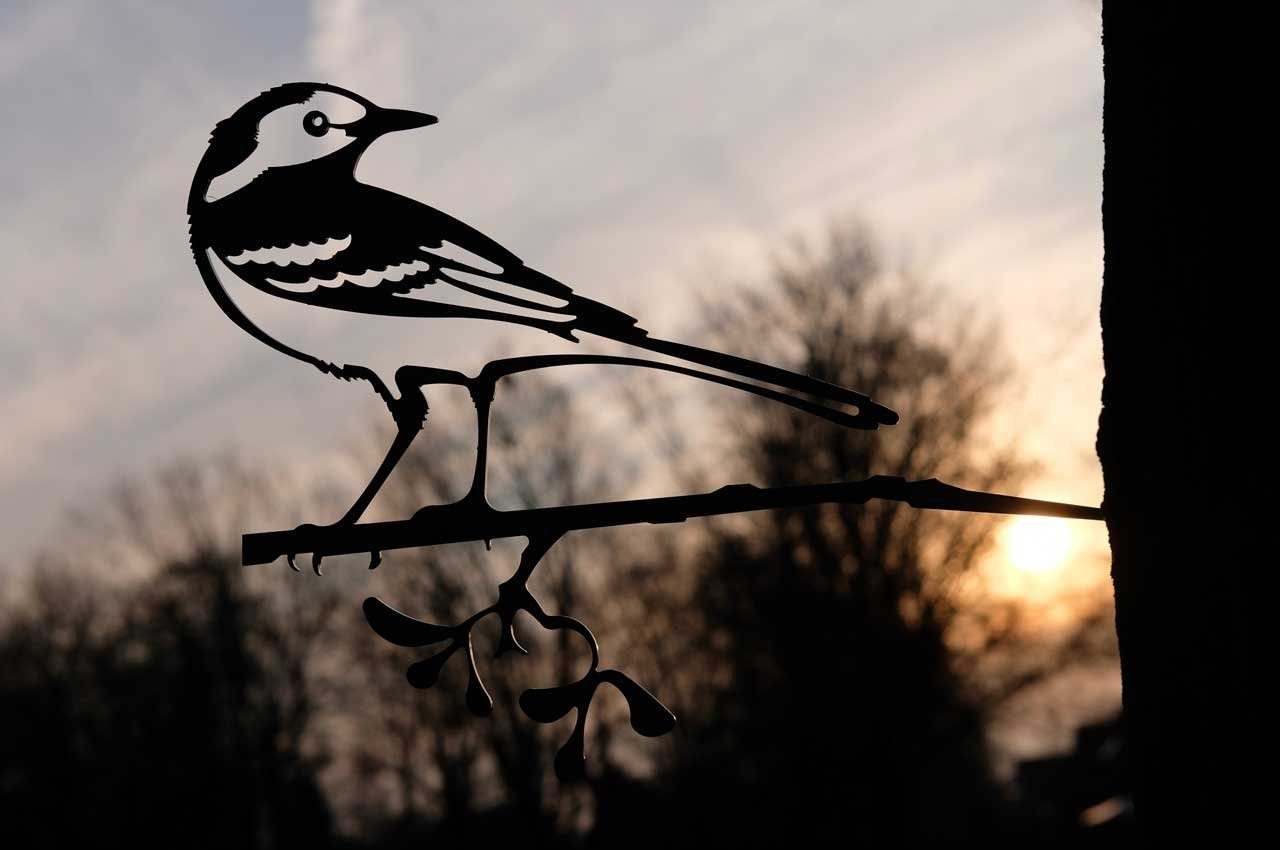 Dekostecker Baumstecker Rost Dekofigur Bachstelze Gartendeko, rost Stahl Gartenstecker ILLUMINO