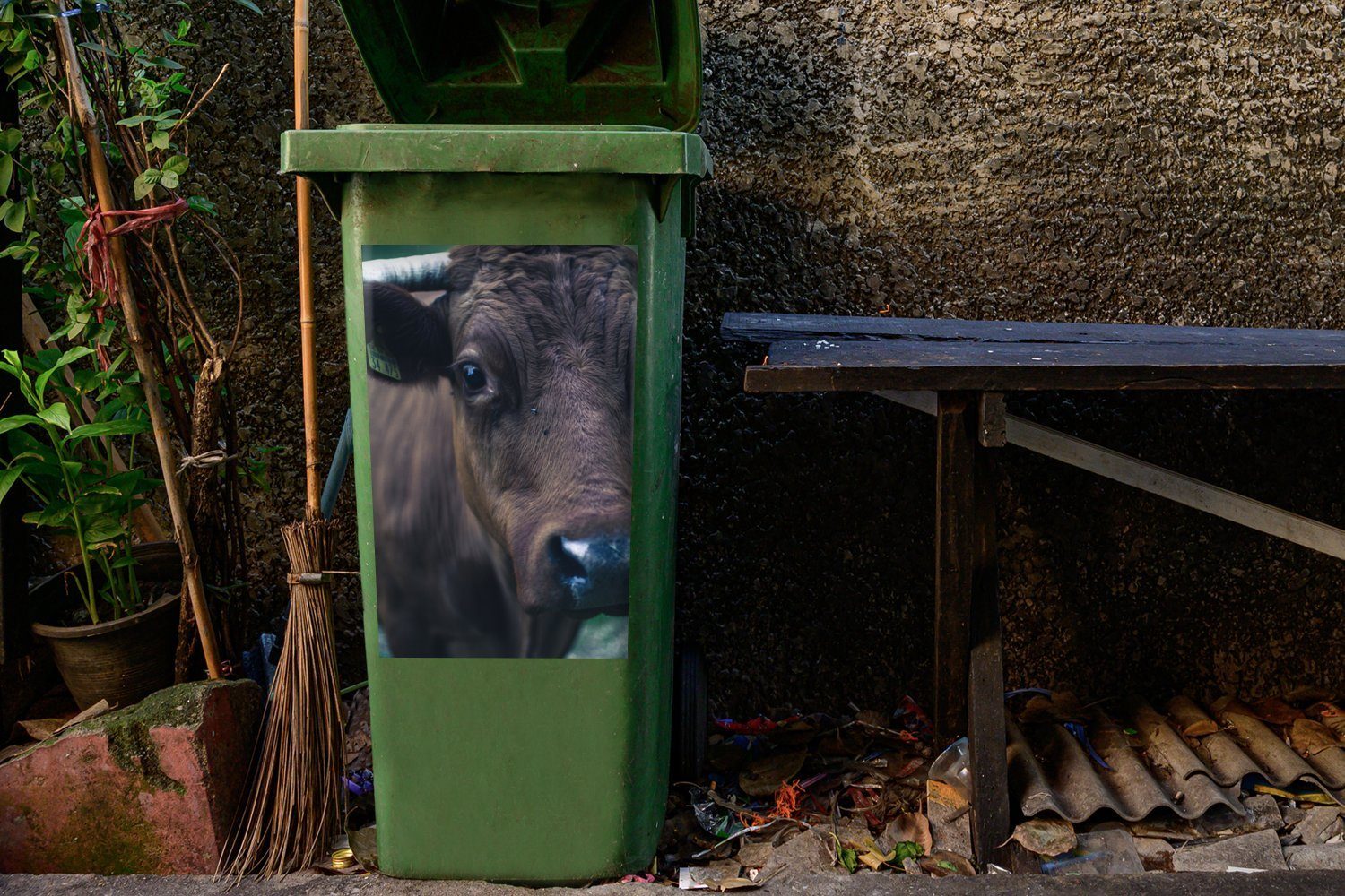 MuchoWow Wandsticker - St), Auge Mülleimer-aufkleber, Abfalbehälter - Container, Kuh (1 Sticker, Tiere Mülltonne,