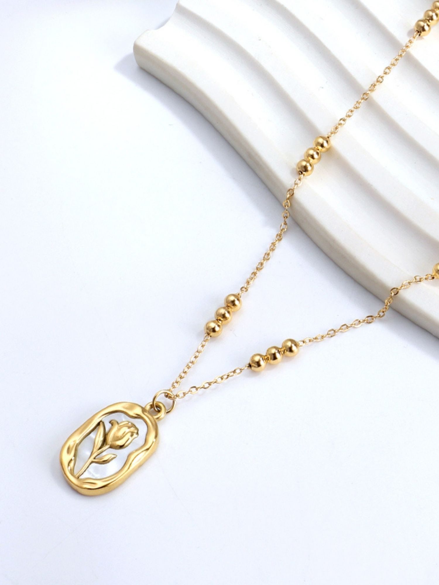 BS Schmuckdesign Kette mit Anhänger Halskette Damen Rose Perlmuttoptik Anhängerkette vergoldet (inkl. Geschenkbox), 18K vergoldet, hypoallergen & wasserfest – Bild 5 von 5