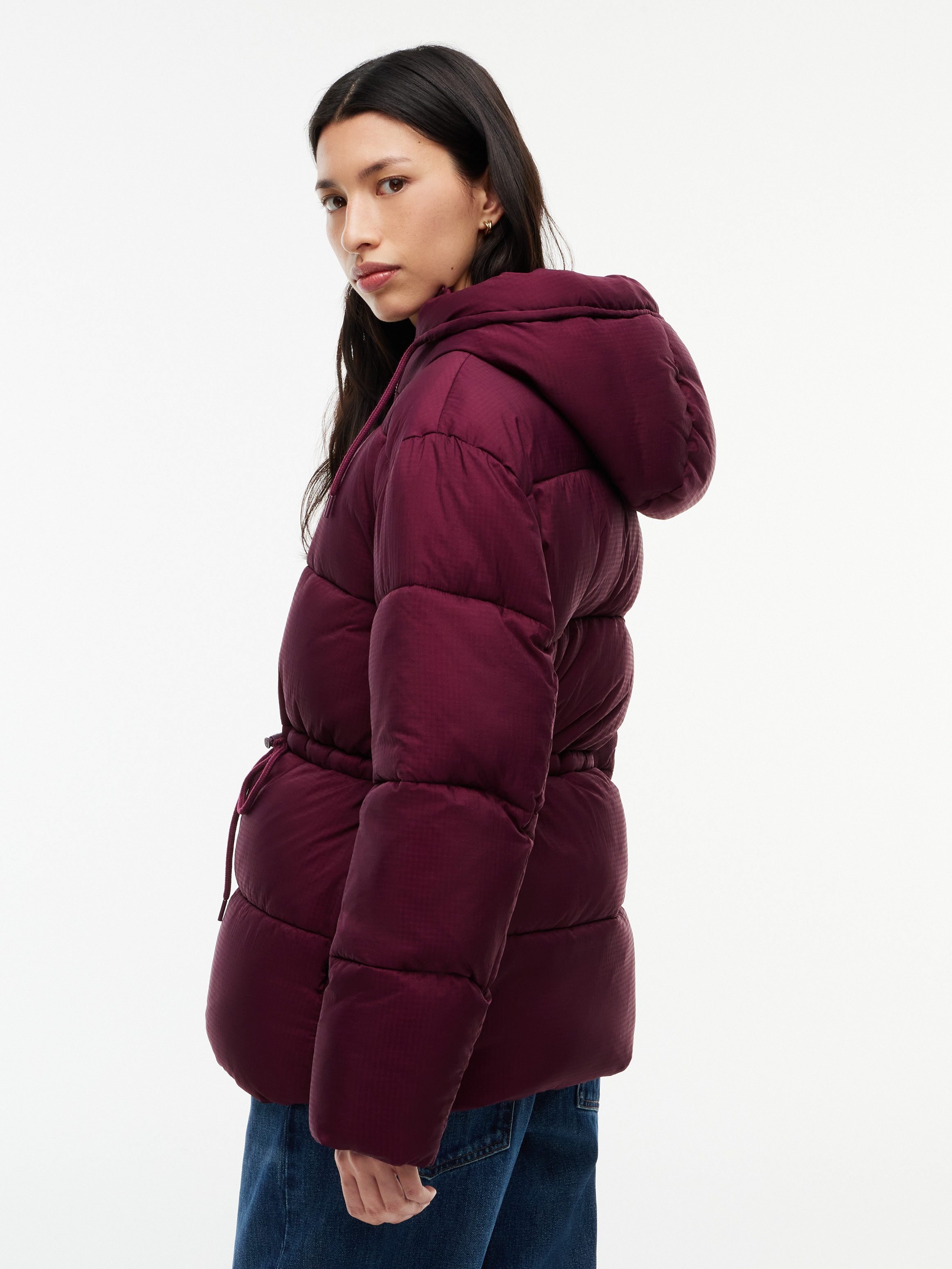 Tommy Jeans Steppjacke TJW HOODED MIDI PUFFER JACKET Kunstfaser – Bild 2 von 5