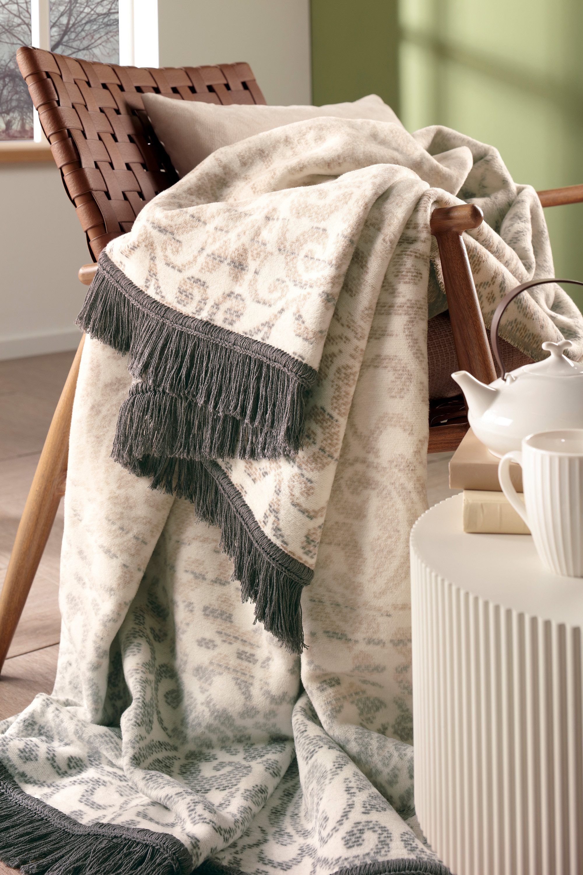 Wohndecke Arabesk, Biederlack, zartes Allovermuster aus üppigen Ornamenten