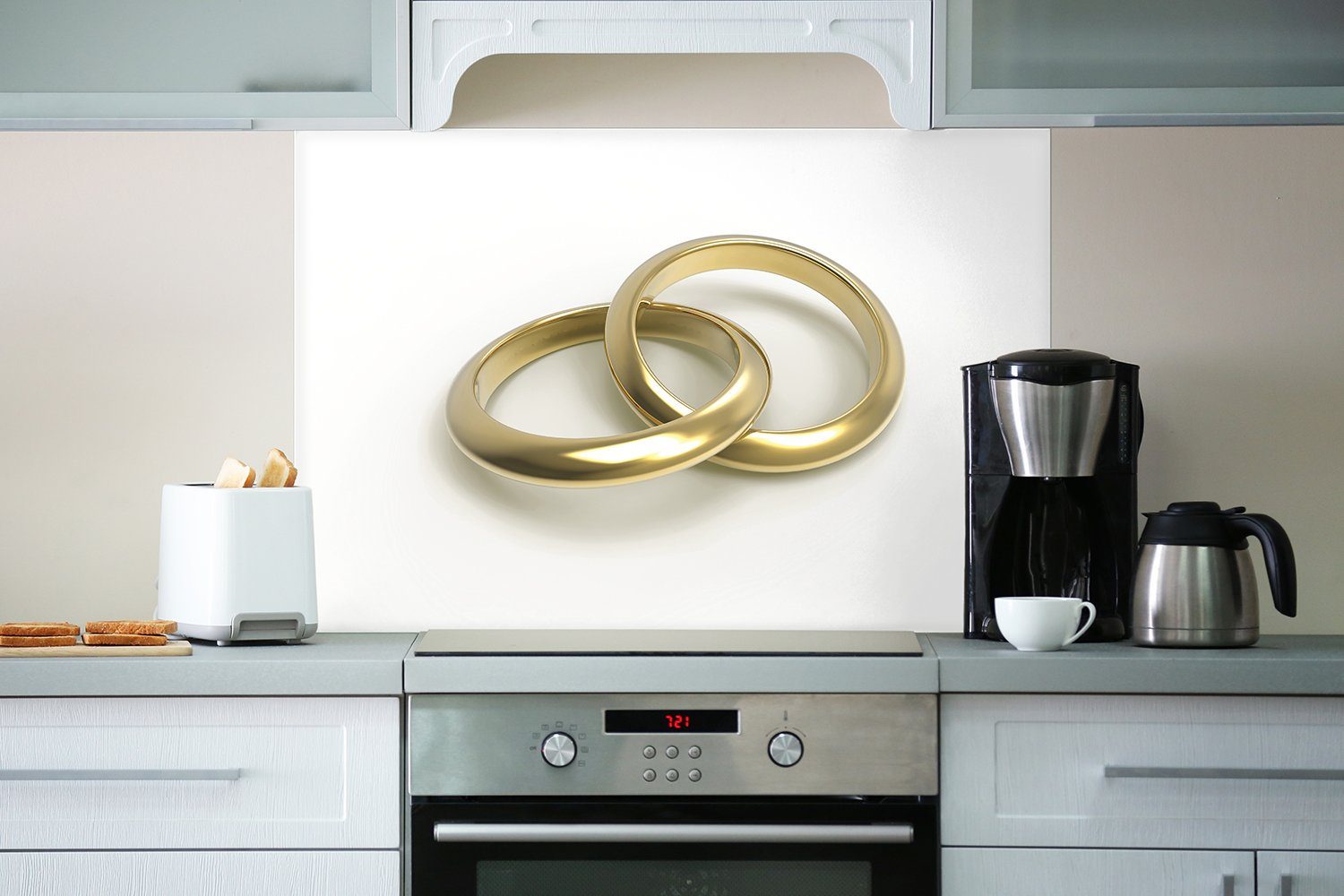 Wallario Küchenrückwand in weißem auf Eheringe Zwei goldene Nahaufnahme (1-tlg) Grund