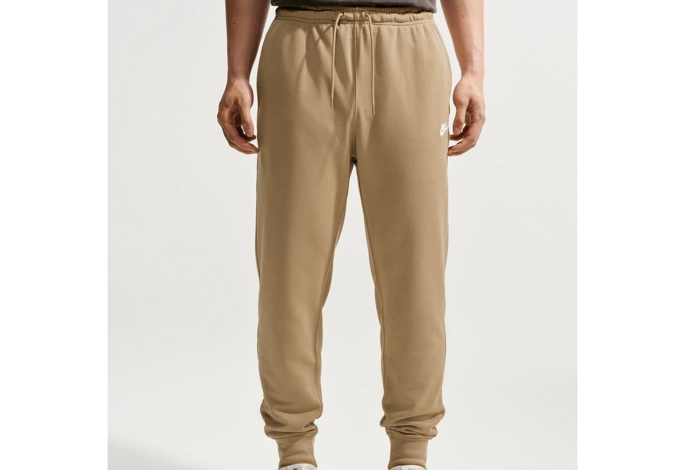 Nike Sportswear Sporthose M NK CLUB FT JOGGER mit Eingrifftaschen und Gesäßtasche mit Druckknopf