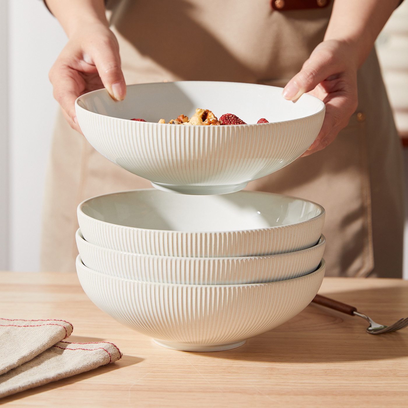 JIWOO Suppenteller 4er Ø20cm Speiseteller Salatteller Pastateller Teller Suppenschüssel, (4 St), Hochwertiges Keramik Tellerset WeiB Mikrowellen spülmaschinenfest